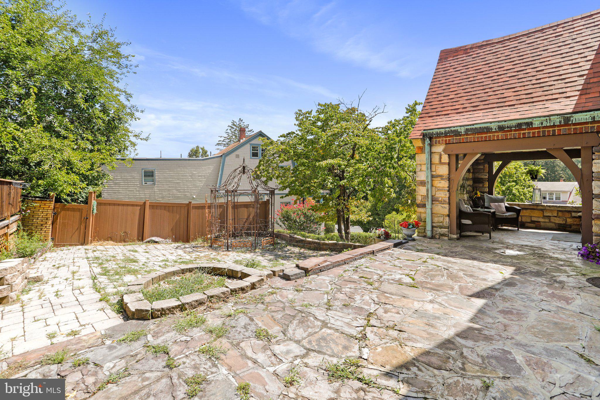 WEST SIDE - Residential