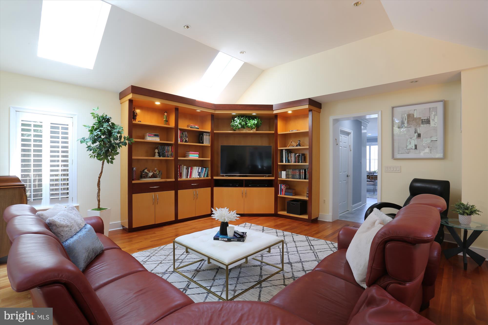 KEMP MILL FARMS - Residential