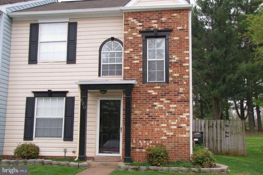 BACK ON THE MARKET! TENANTS RELOCATION CANCELED. Great end unit townhome with 2 Master Suites each with their own full Bath! Large Fenced backyard. Washer/Dryer, wood fireplace.  Good commuter location just off Rt 29 near the town of Culpeper.  Pets allowed on a case by case basis. NO Smokers.  Possible rent to own option. IF YOU PREVIOUSLY CALLED ON THIS PROPERTY PLEASE CALL AGAIN!