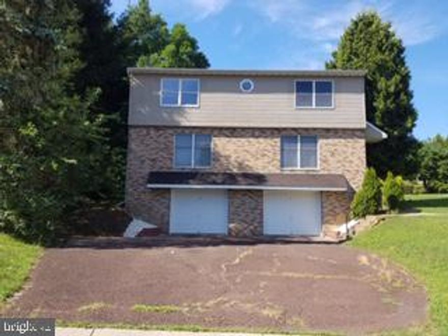 Perfect investment property in sought-after Pennridge Area School District.  Live in the renovated unit 10 with two bedrooms, spacious kitchen and living room and rent the other.  Bedrooms and  living room have new carpet.  Bathroom has a new toilet,  1 pc tub/shower, plus a new vanity top with sink and faucet.  Kitchen counter top and sink have also been replaced.  New roof in 2016. The Second unit has an existing, good tenant who would like to stay.  Space is identical to unit 9.  There is a small yard with some open space in the back perfect for a picnic table or lawn chairs.  Each unit has its own over-sized garage, full sized clothes washer and dryer plus refrigerator.  There are no shared utilities....each has its own systems. Cul-de-sac location at the North end of Sellersville has easy access to/from Bethlehem Pike.