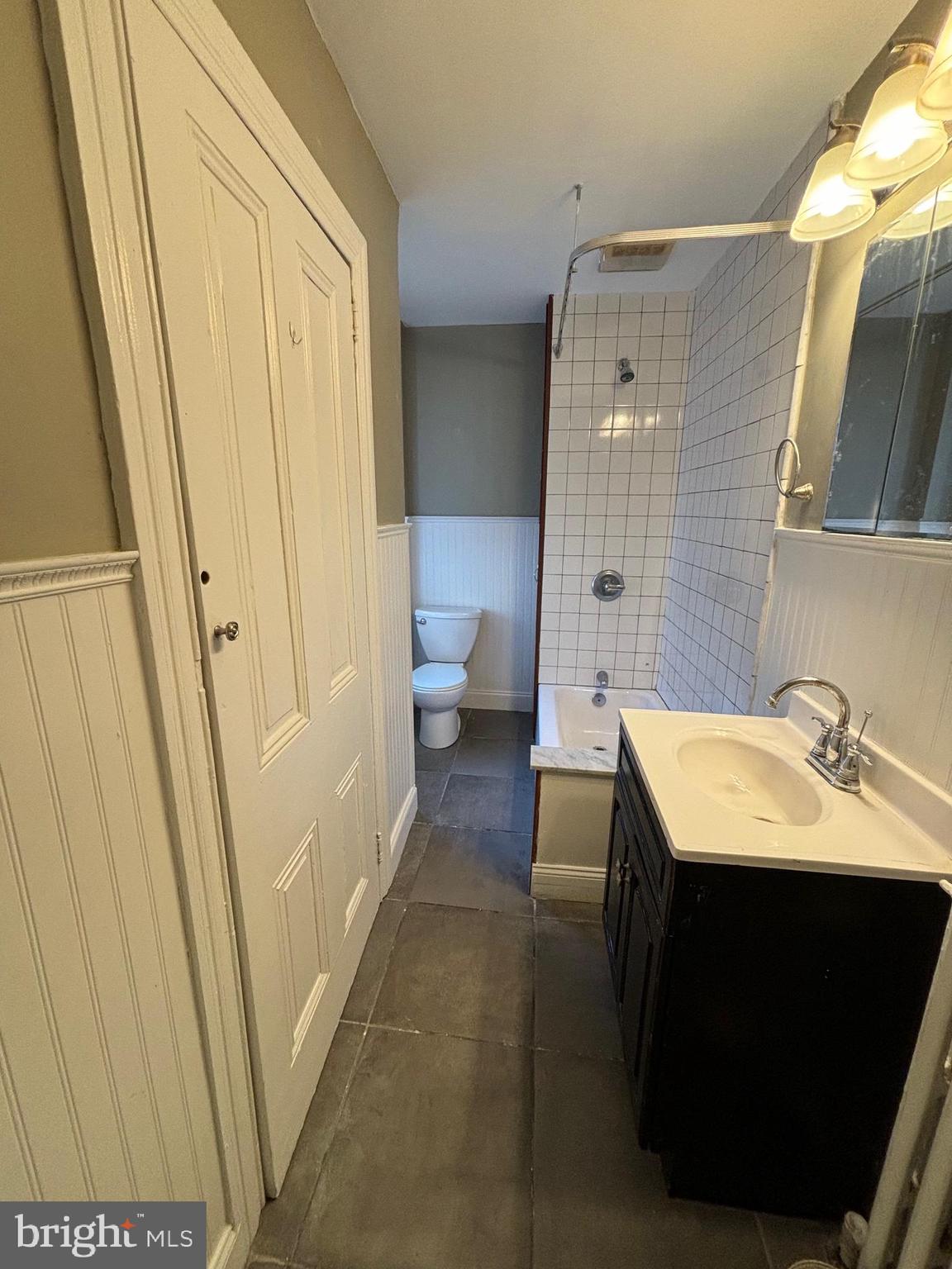 WILLOW GROVE - Residential Lease