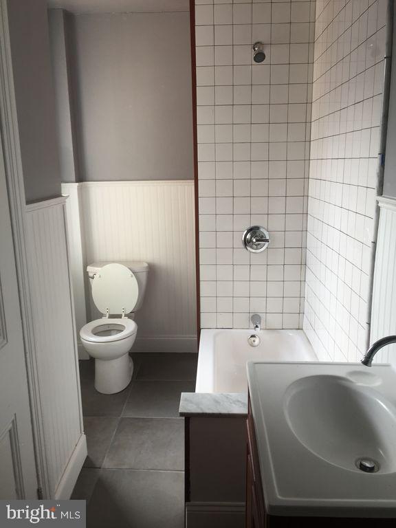 WILLOW GROVE - Residential Lease