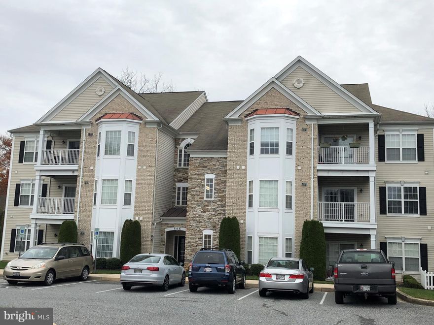 Penthouse level condo in an elevator building!  High ceilings, hardwood floors, lots of natural light, super loft space with laminate flooring, two bedrooms and a den that can be used as a third bedroom.  Great paint colors.  Safety railings in bathrooms, etc. Gas cooking, 42" cabinets, and much more.  Newer washer.dryer.  A new roof being put on buildings. Home warranty transferable. A must see !!