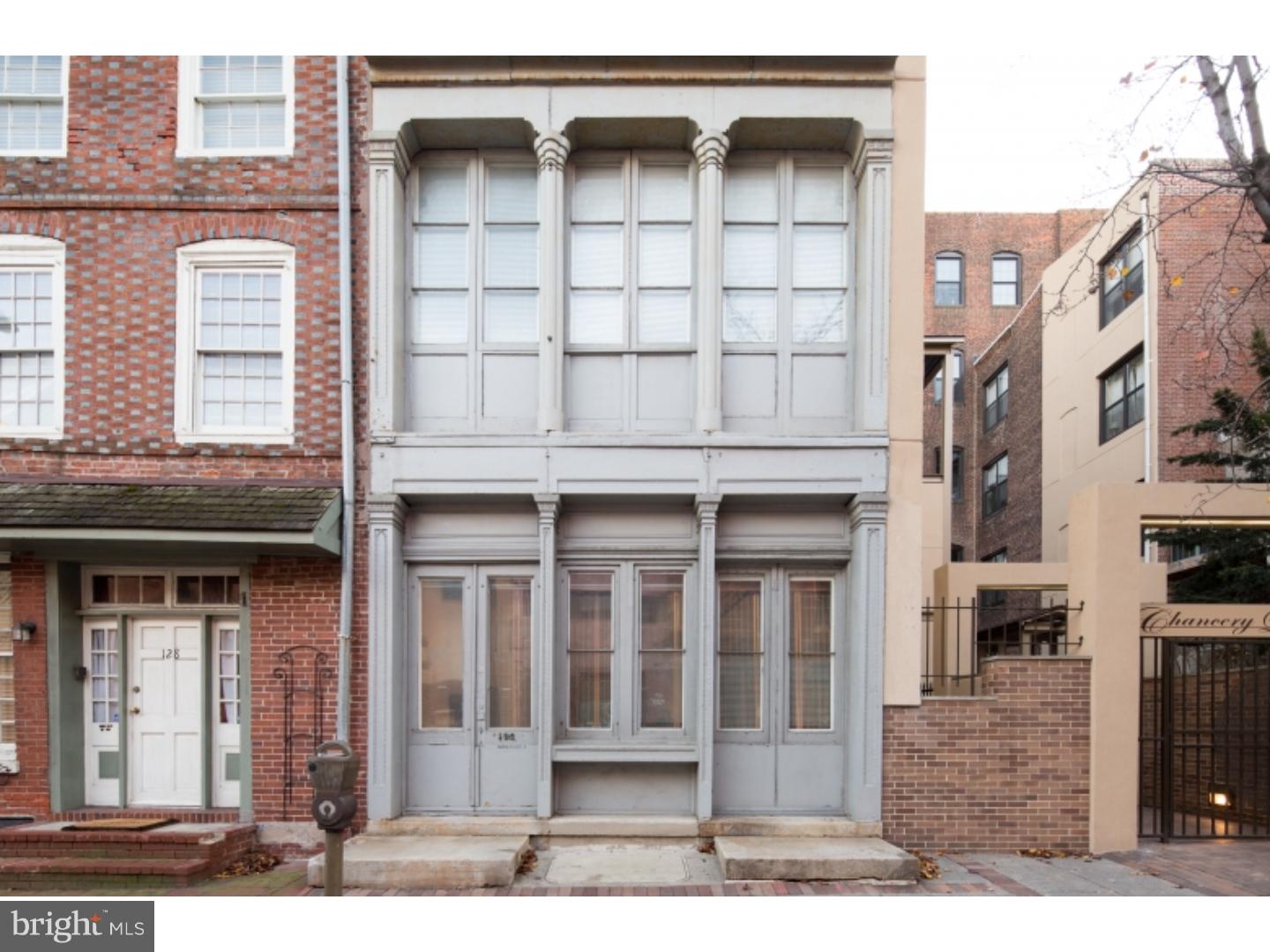 $500 Security Deposit!!! 1 bedroom courtyard level at Chancery Lane offers loft-style apartment homes with elevator in a gated courtyard setting within historic Old City and boasts a community rooftop deck with panoramic views of the city. Beautiful large loft style 1 bedroom apartment. Pictures are of a similar unit.