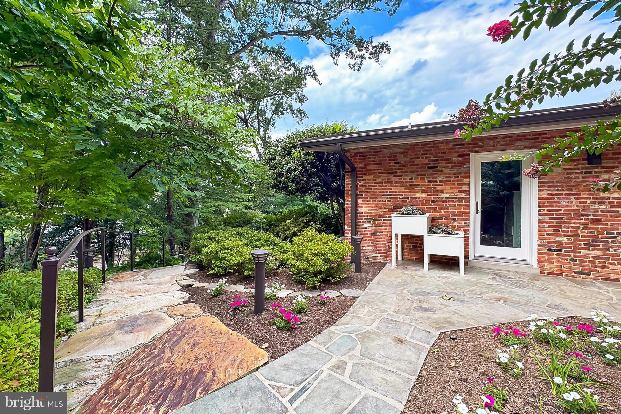 ARLINGTON RIDGE - Residential