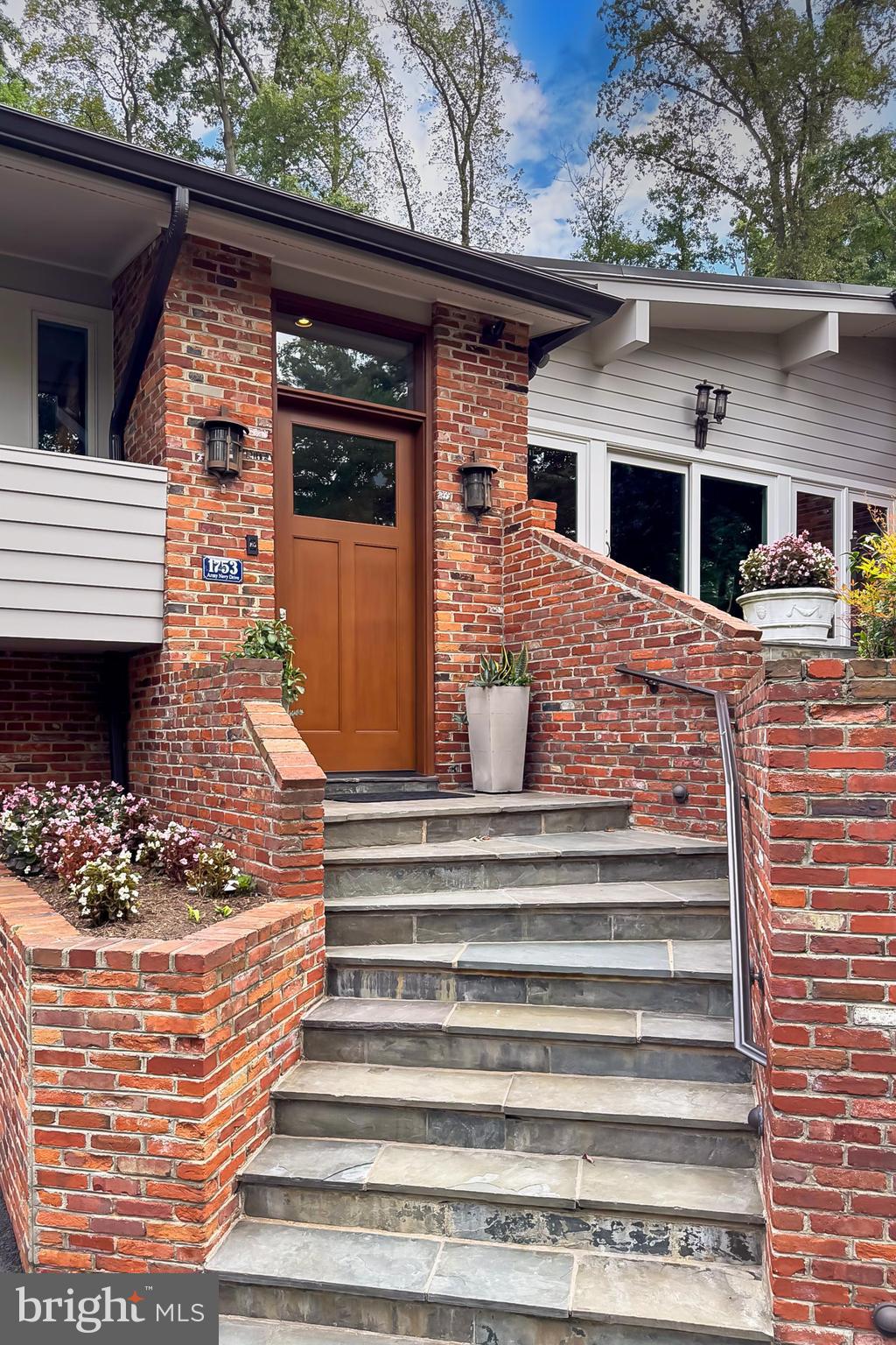 ARLINGTON RIDGE - Residential