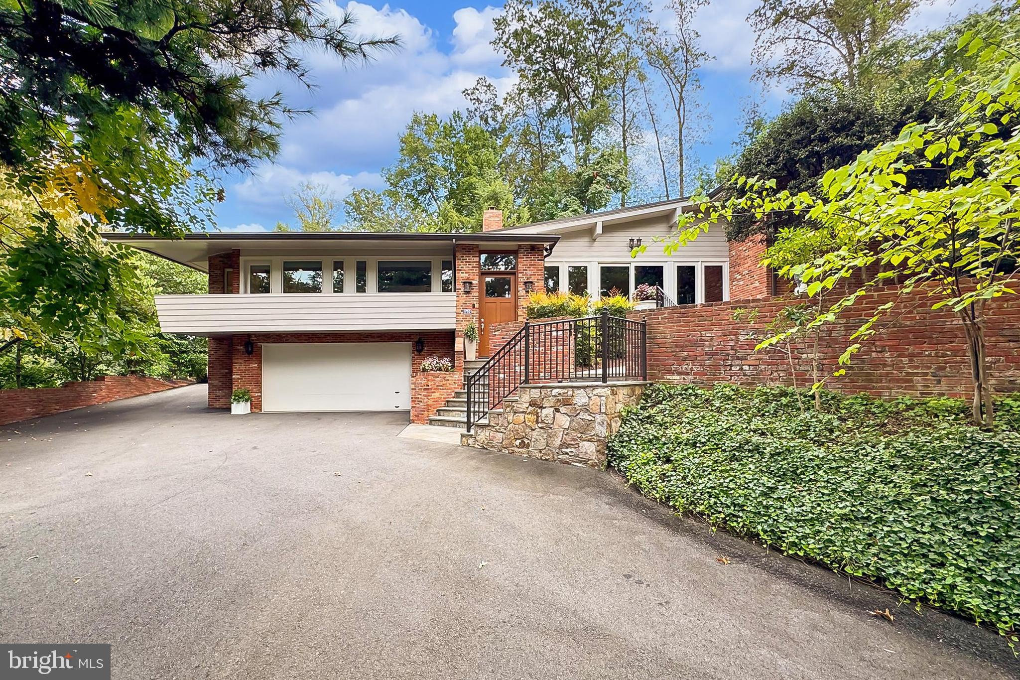 ARLINGTON RIDGE - Residential