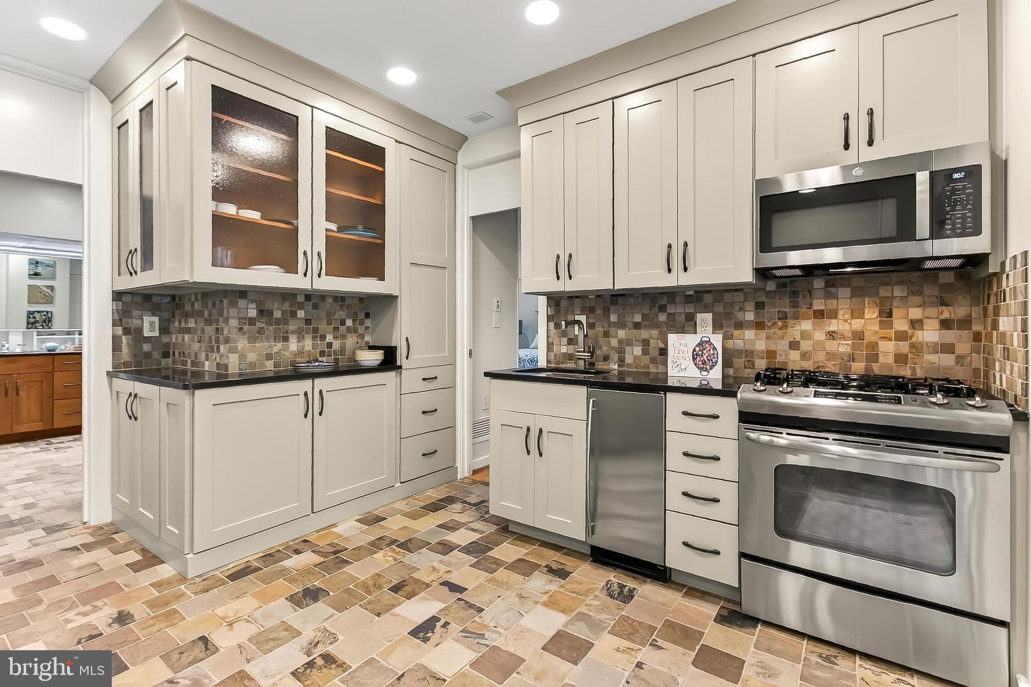 ARLINGTON RIDGE - Residential