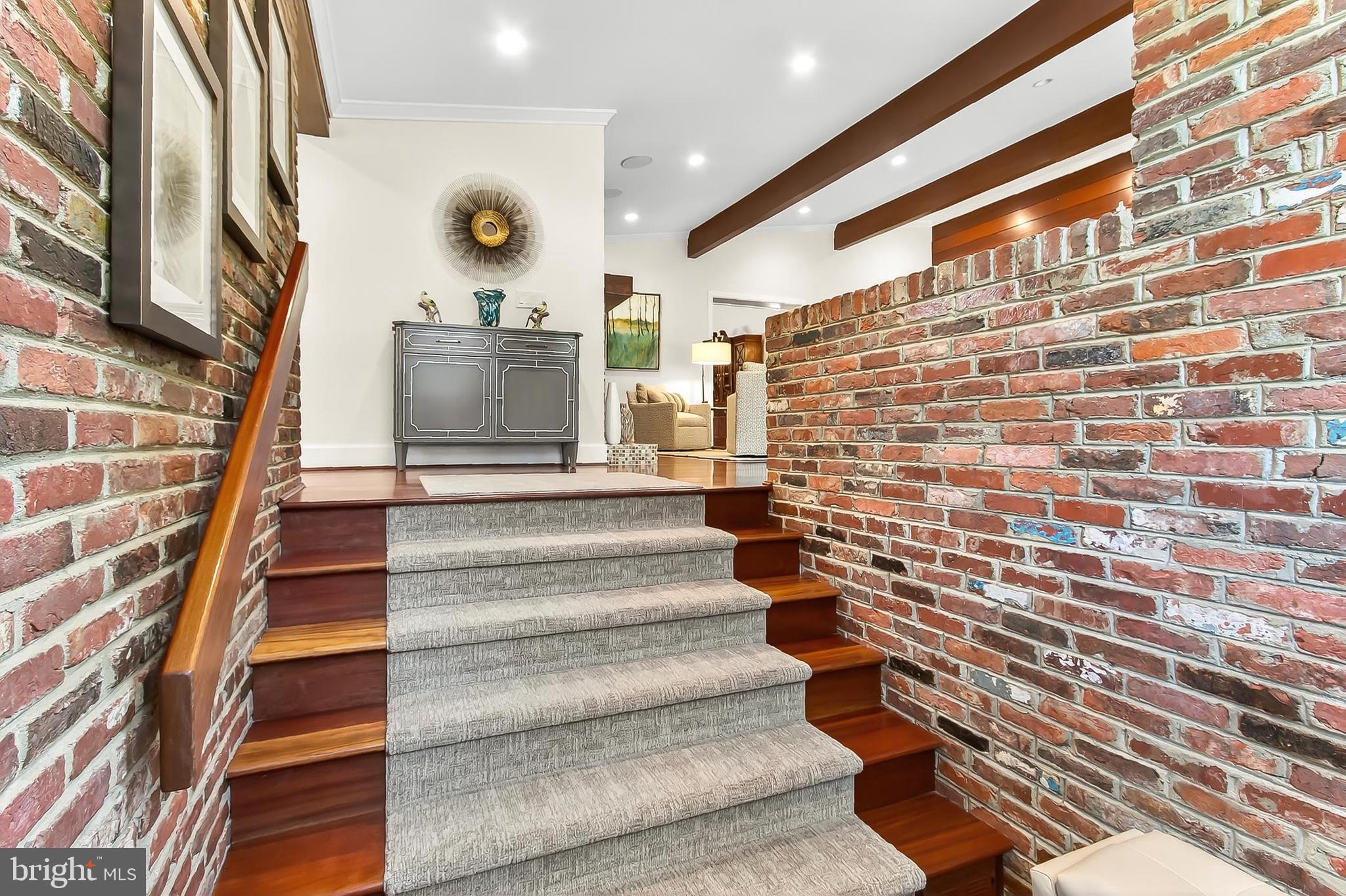 ARLINGTON RIDGE - Residential