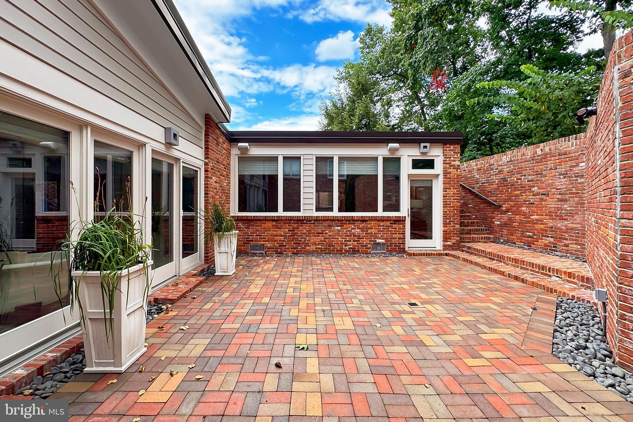 ARLINGTON RIDGE - Residential