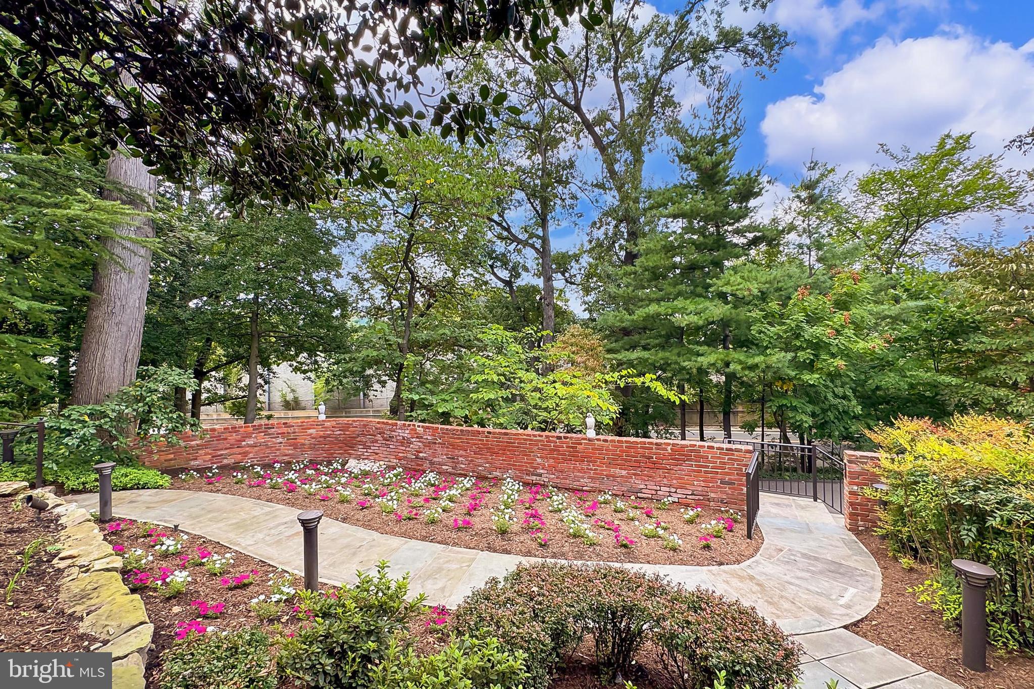 ARLINGTON RIDGE - Residential