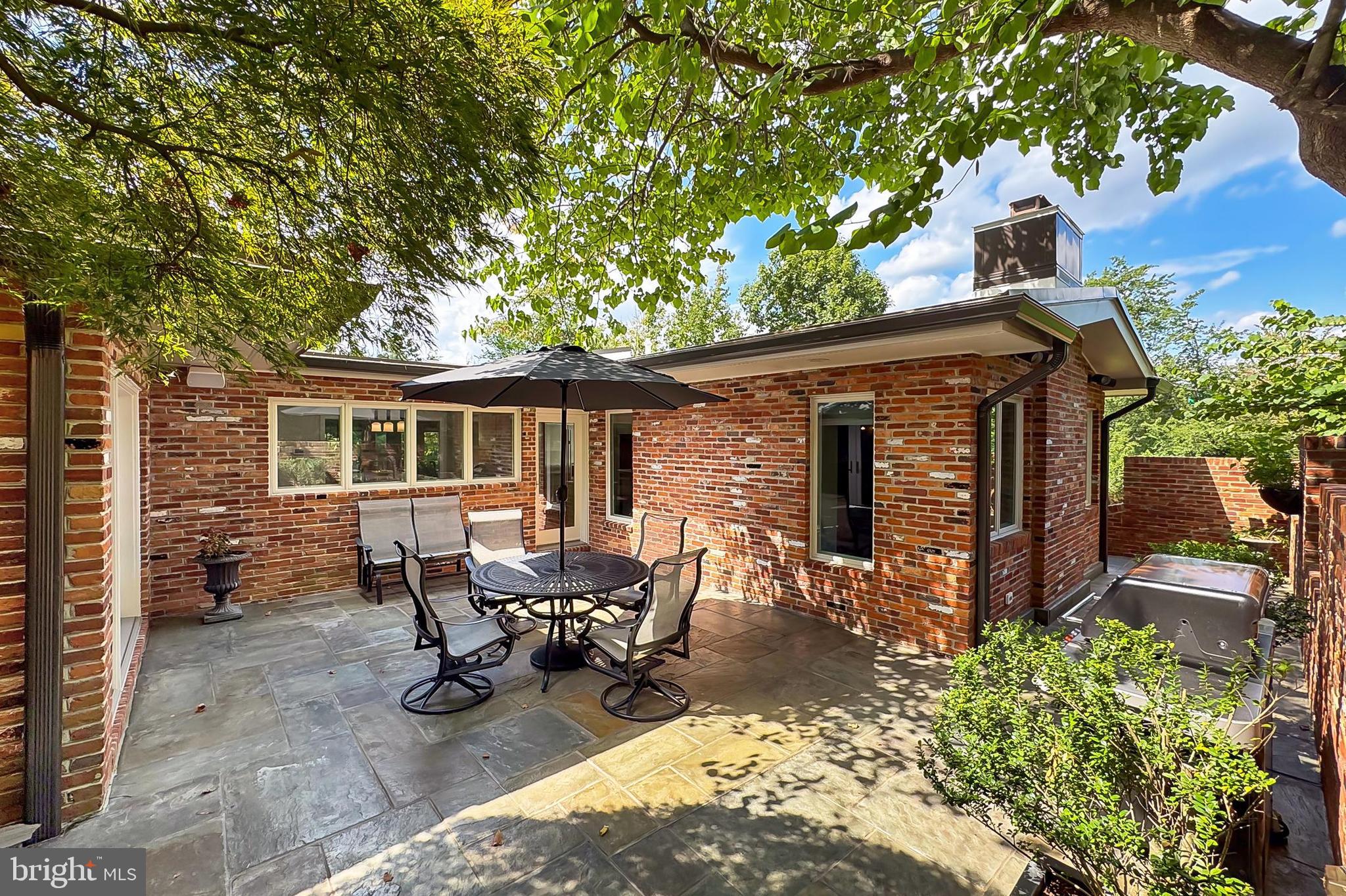 ARLINGTON RIDGE - Residential