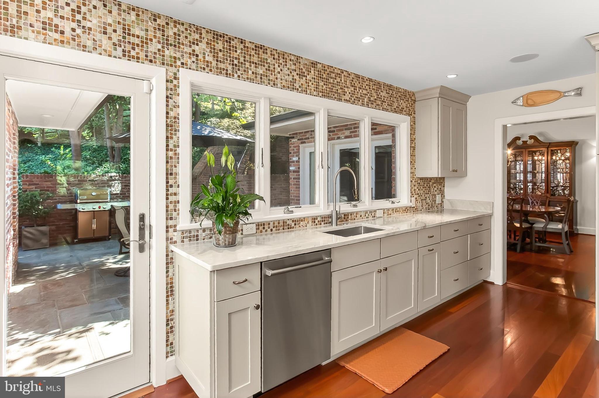 ARLINGTON RIDGE - Residential