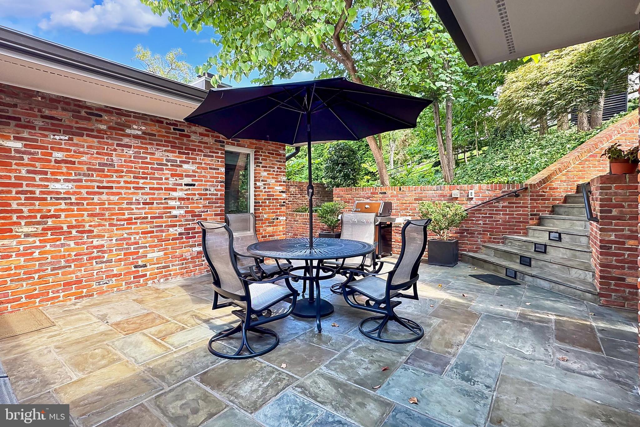 ARLINGTON RIDGE - Residential