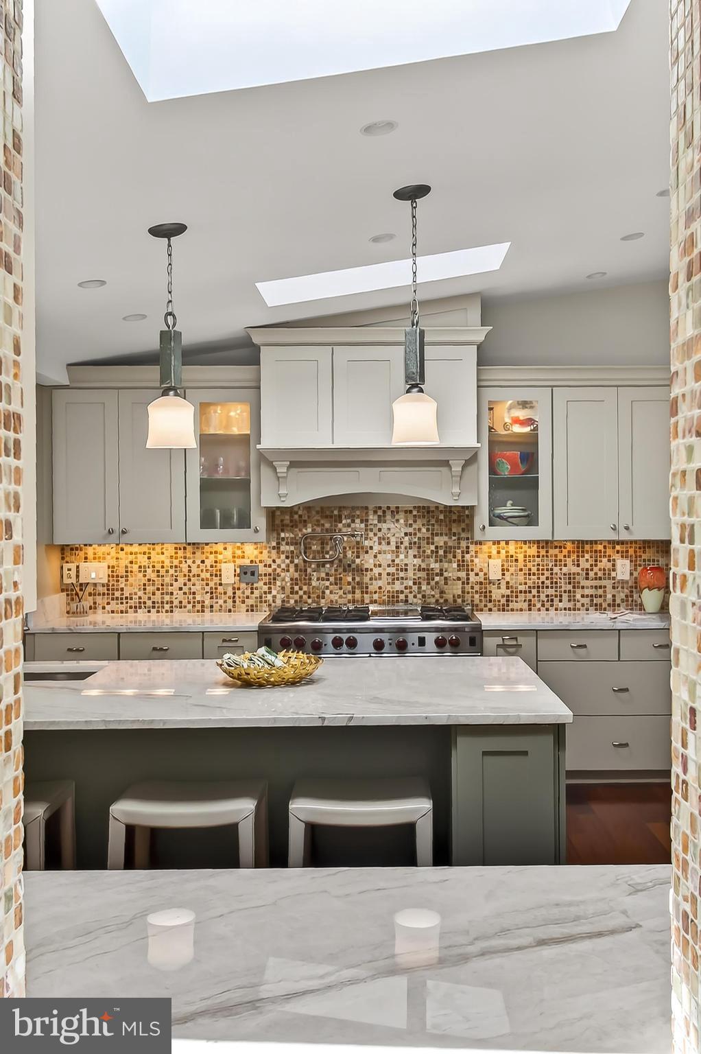 ARLINGTON RIDGE - Residential