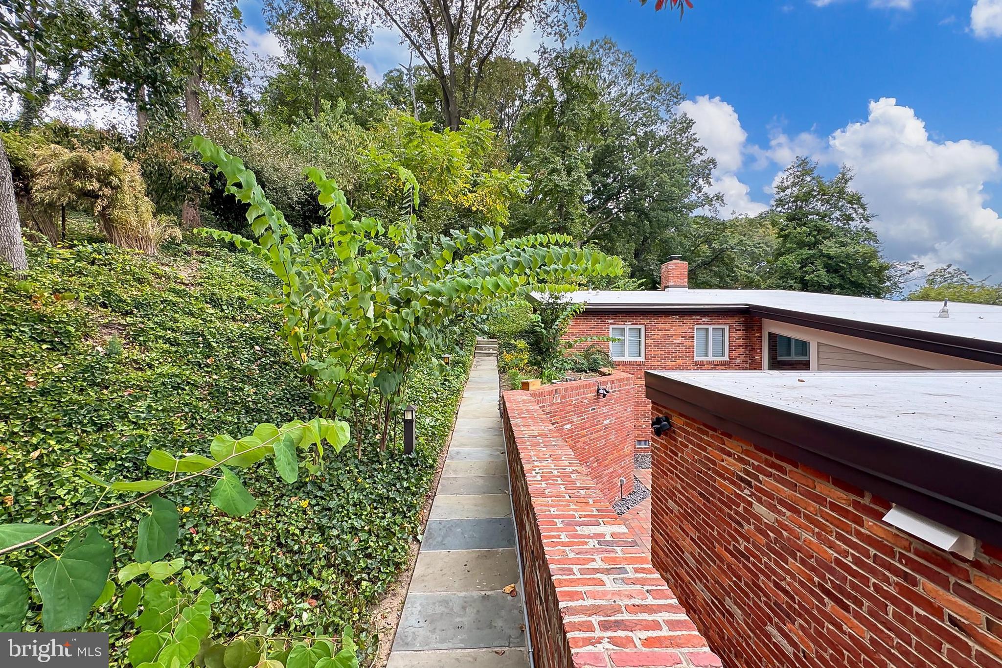 ARLINGTON RIDGE - Residential