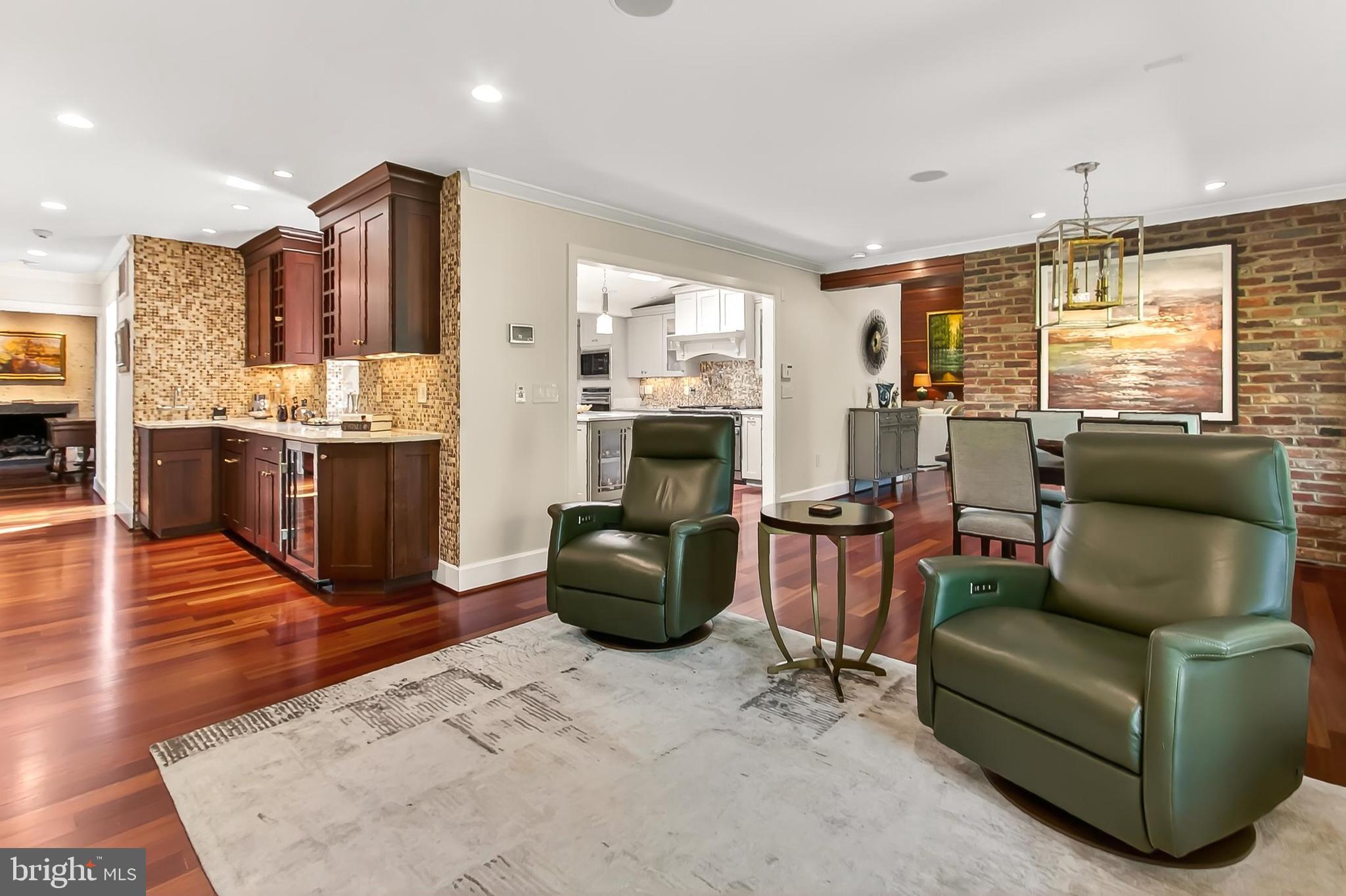 ARLINGTON RIDGE - Residential