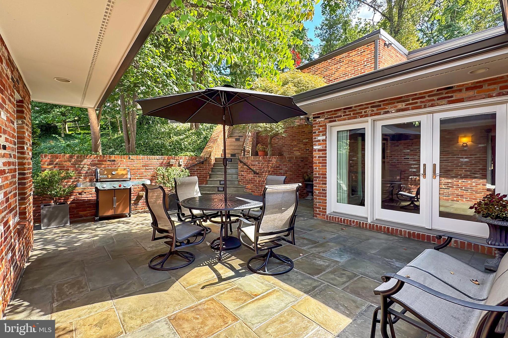 ARLINGTON RIDGE - Residential