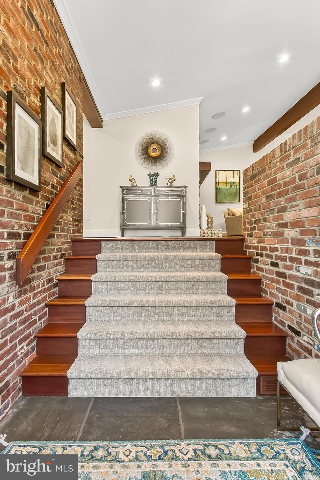 ARLINGTON RIDGE - Residential