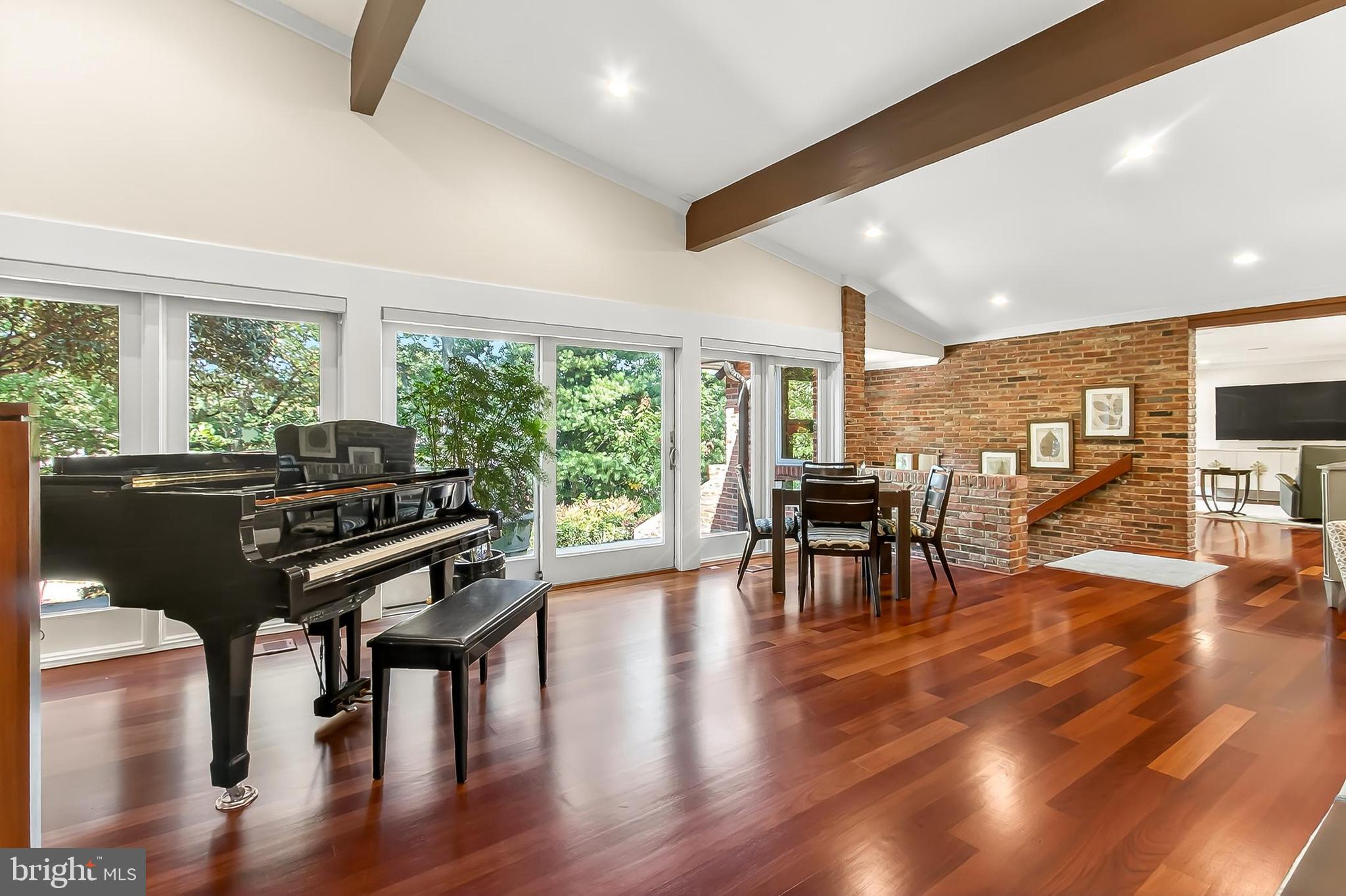 ARLINGTON RIDGE - Residential