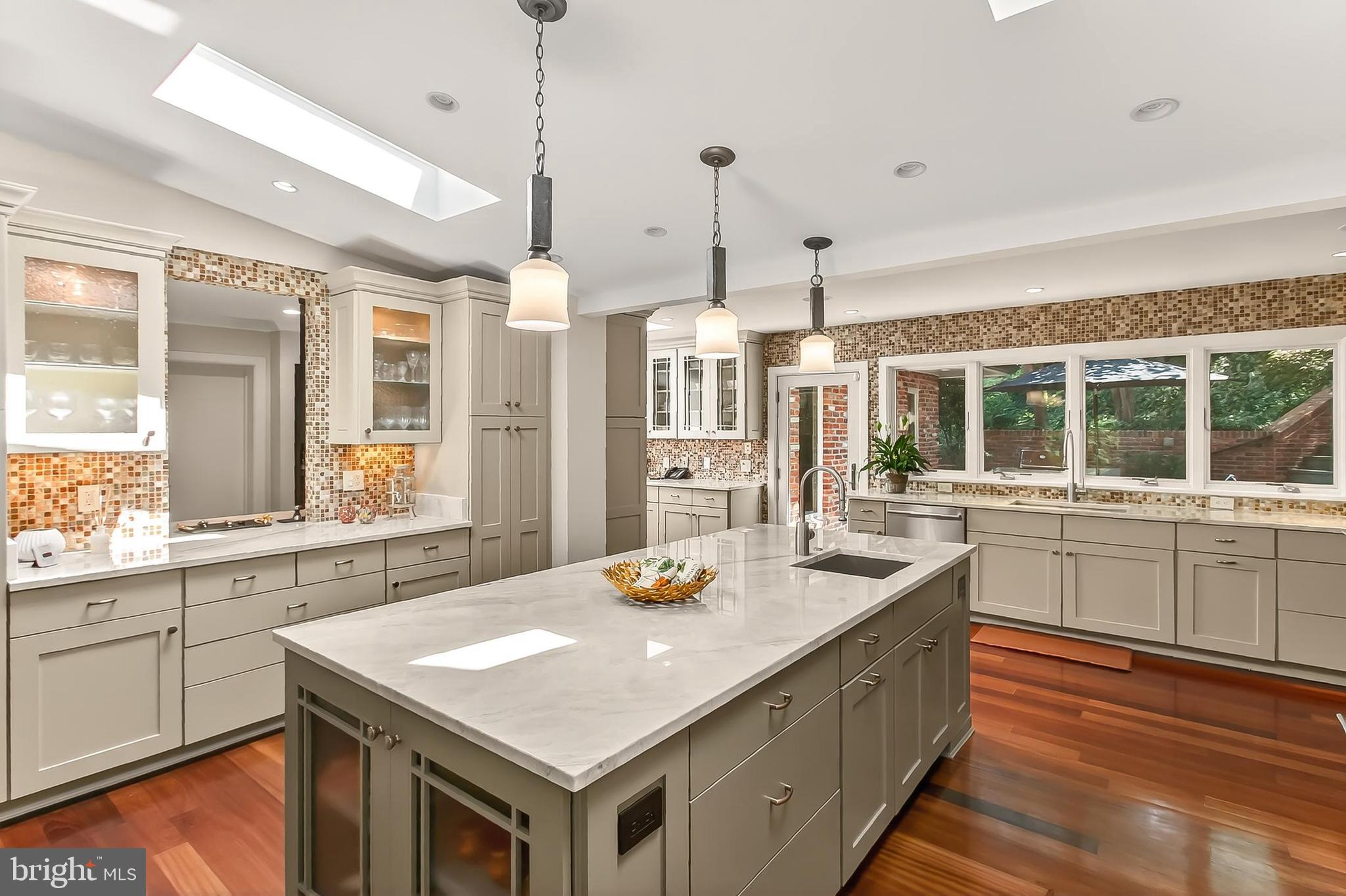 ARLINGTON RIDGE - Residential