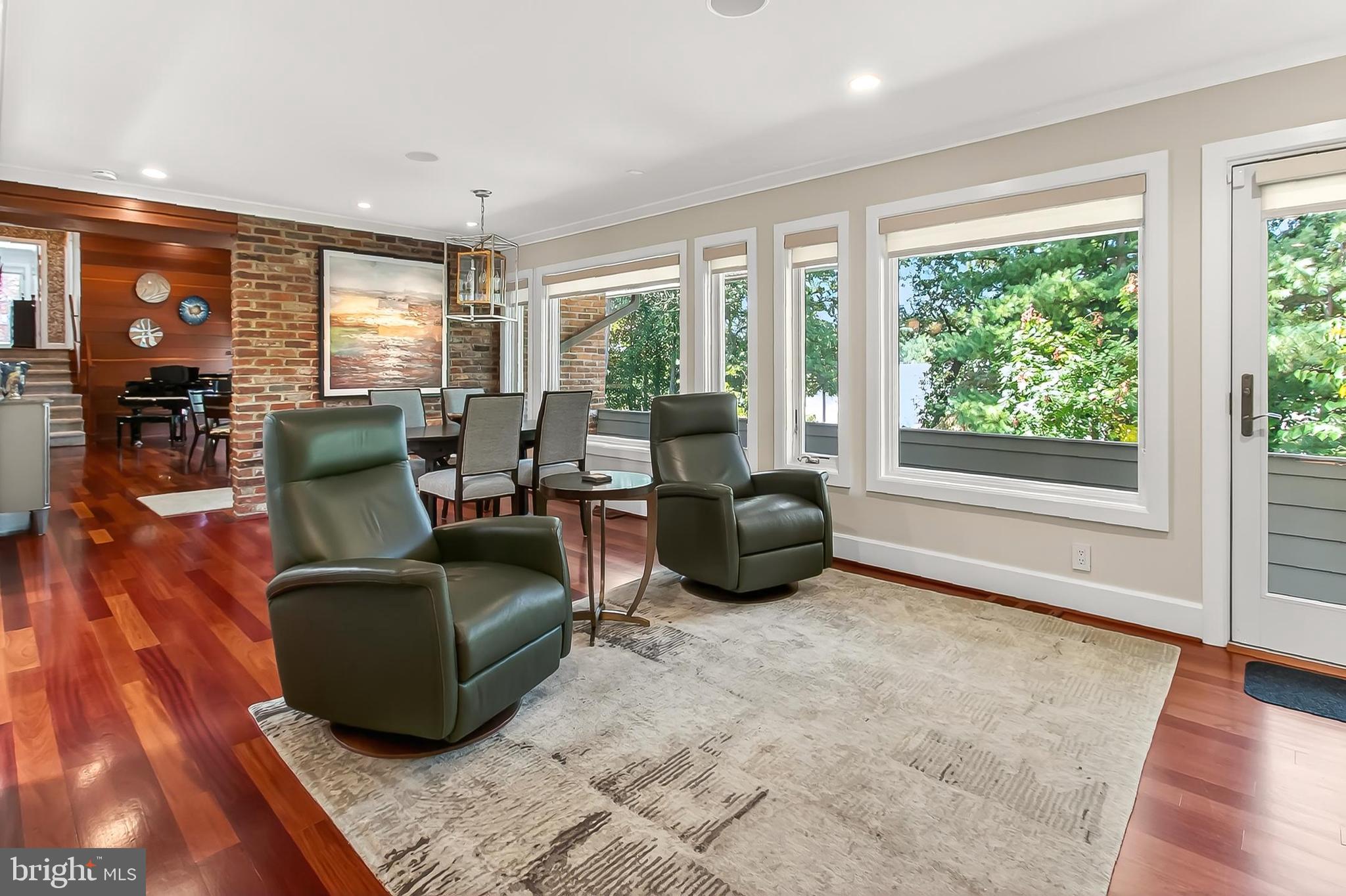 ARLINGTON RIDGE - Residential