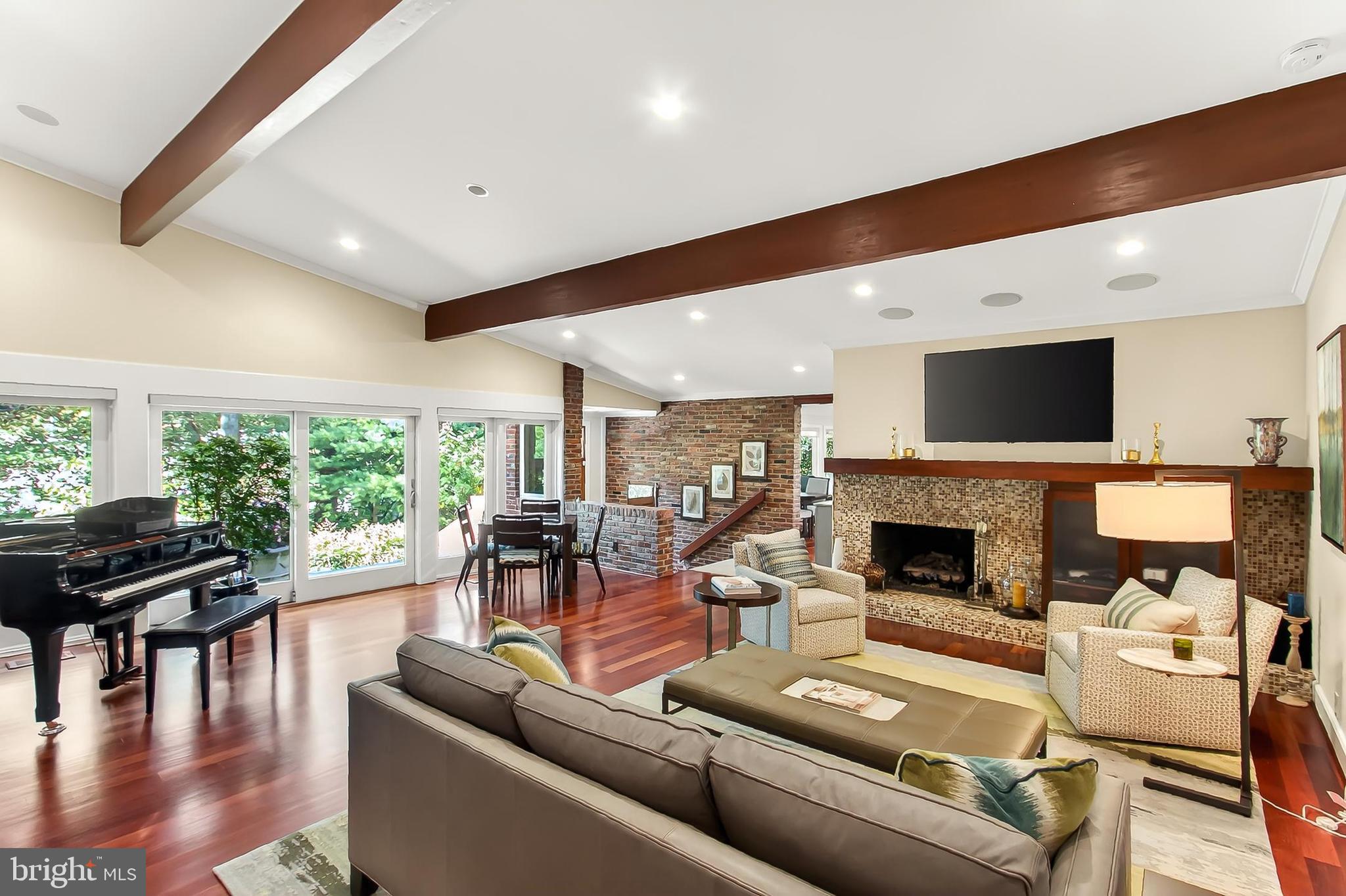 ARLINGTON RIDGE - Residential