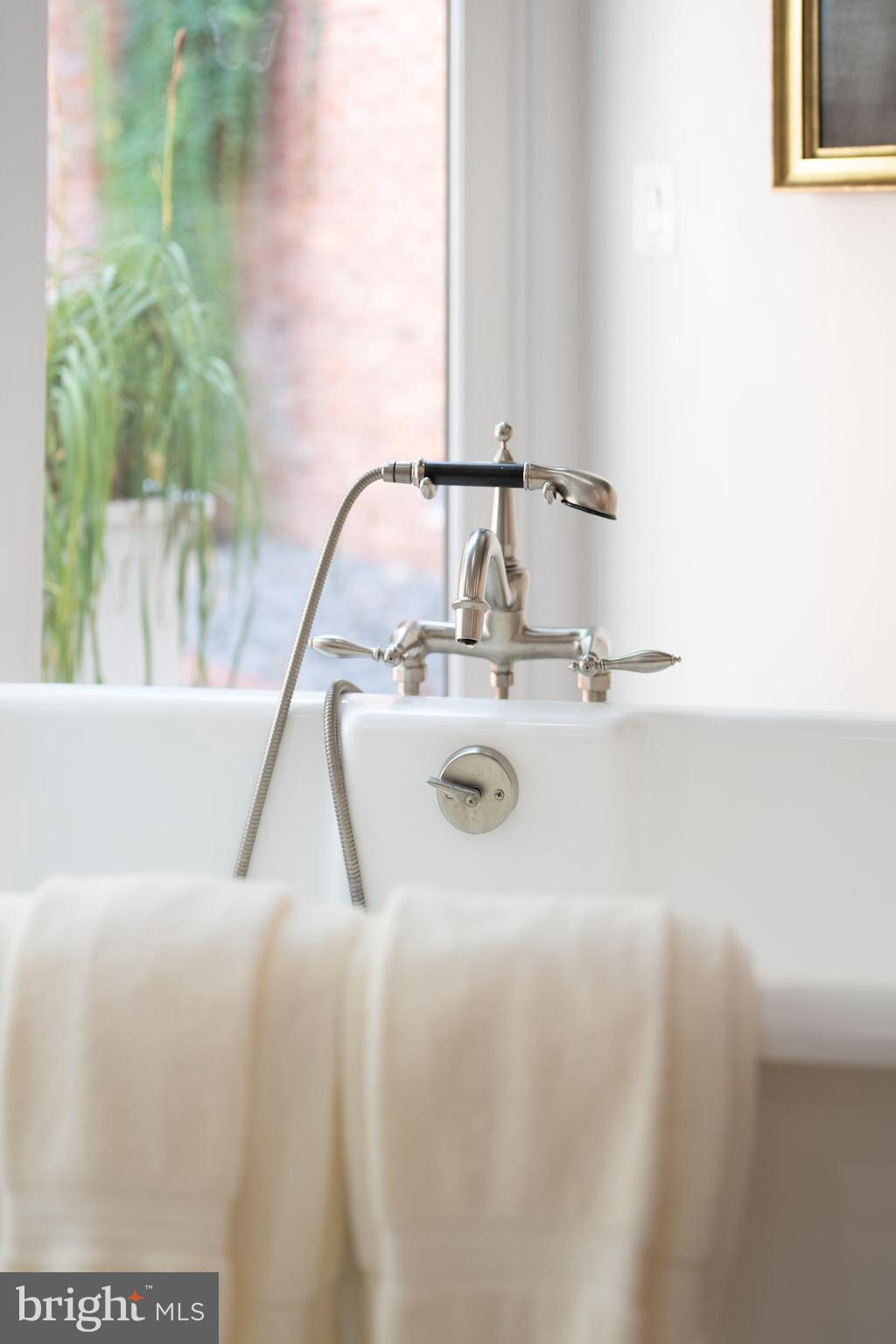 ARLINGTON RIDGE - Residential