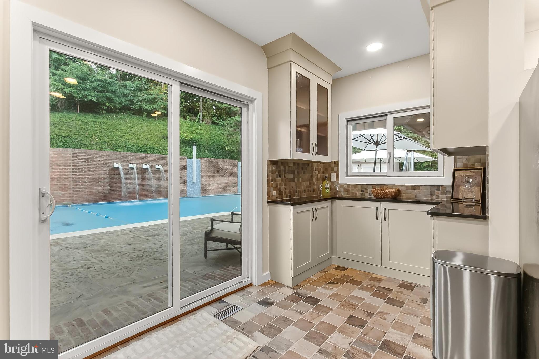 ARLINGTON RIDGE - Residential