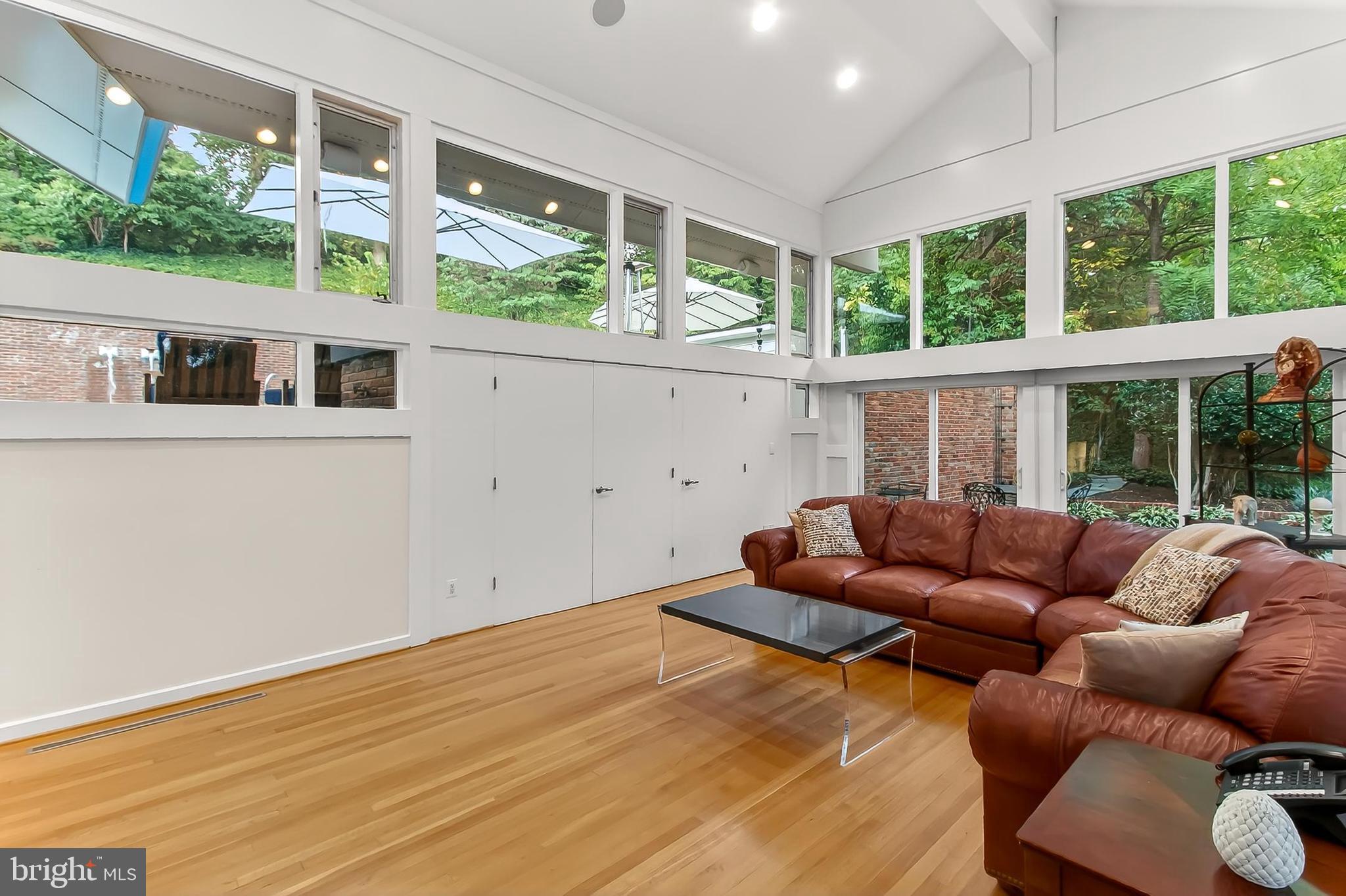 ARLINGTON RIDGE - Residential