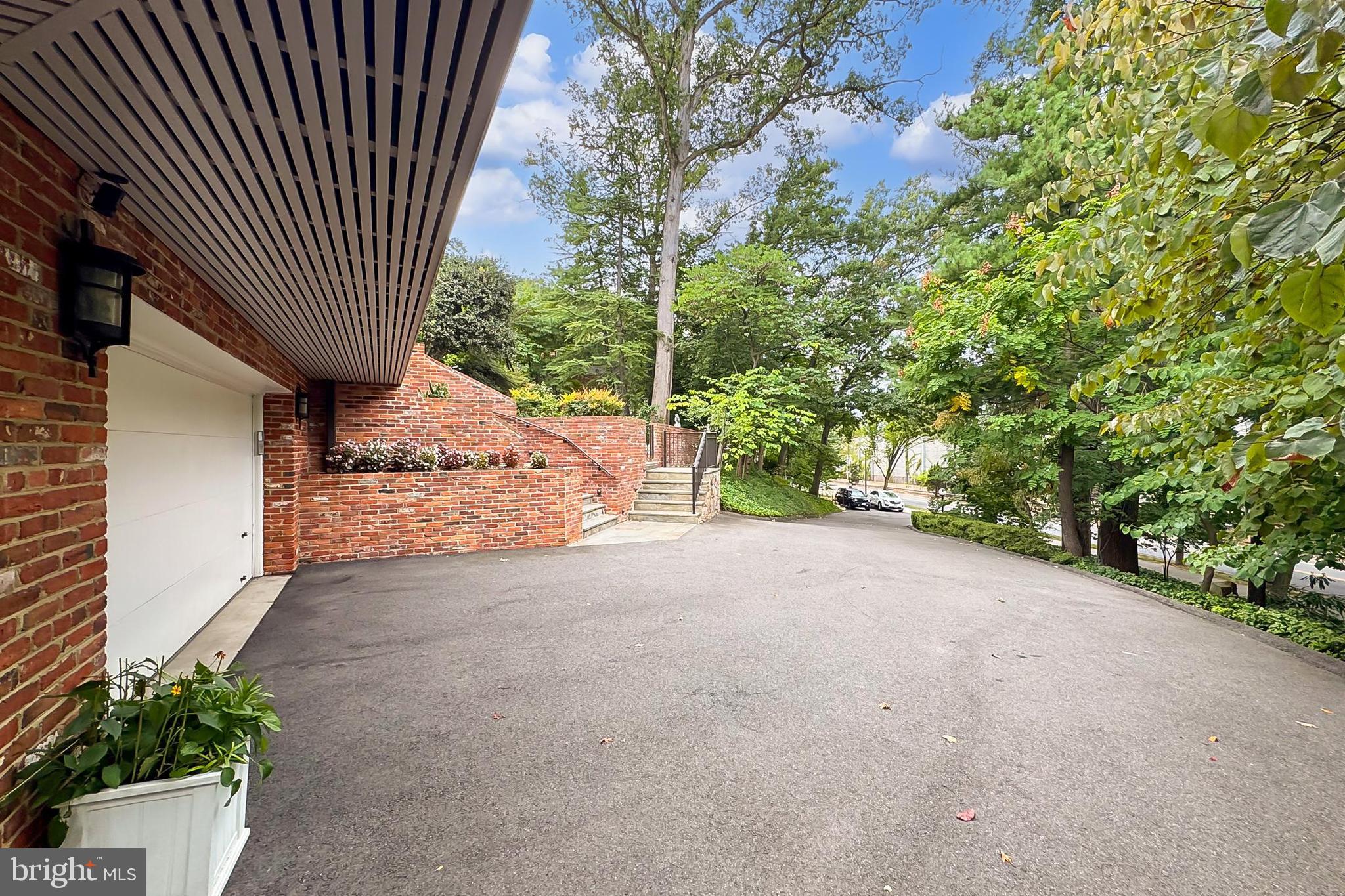 ARLINGTON RIDGE - Residential