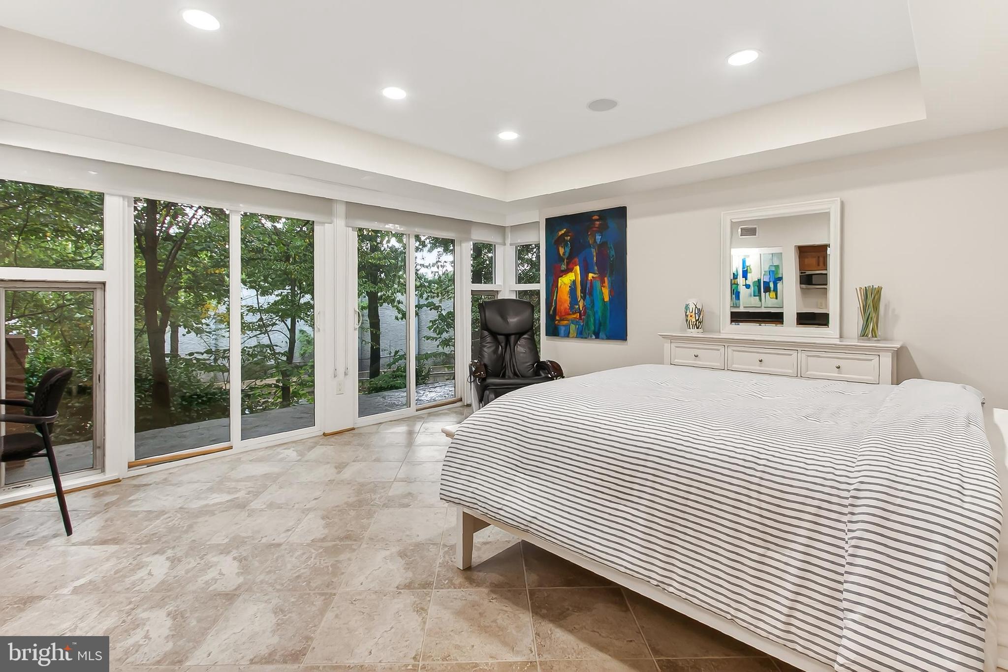 ARLINGTON RIDGE - Residential