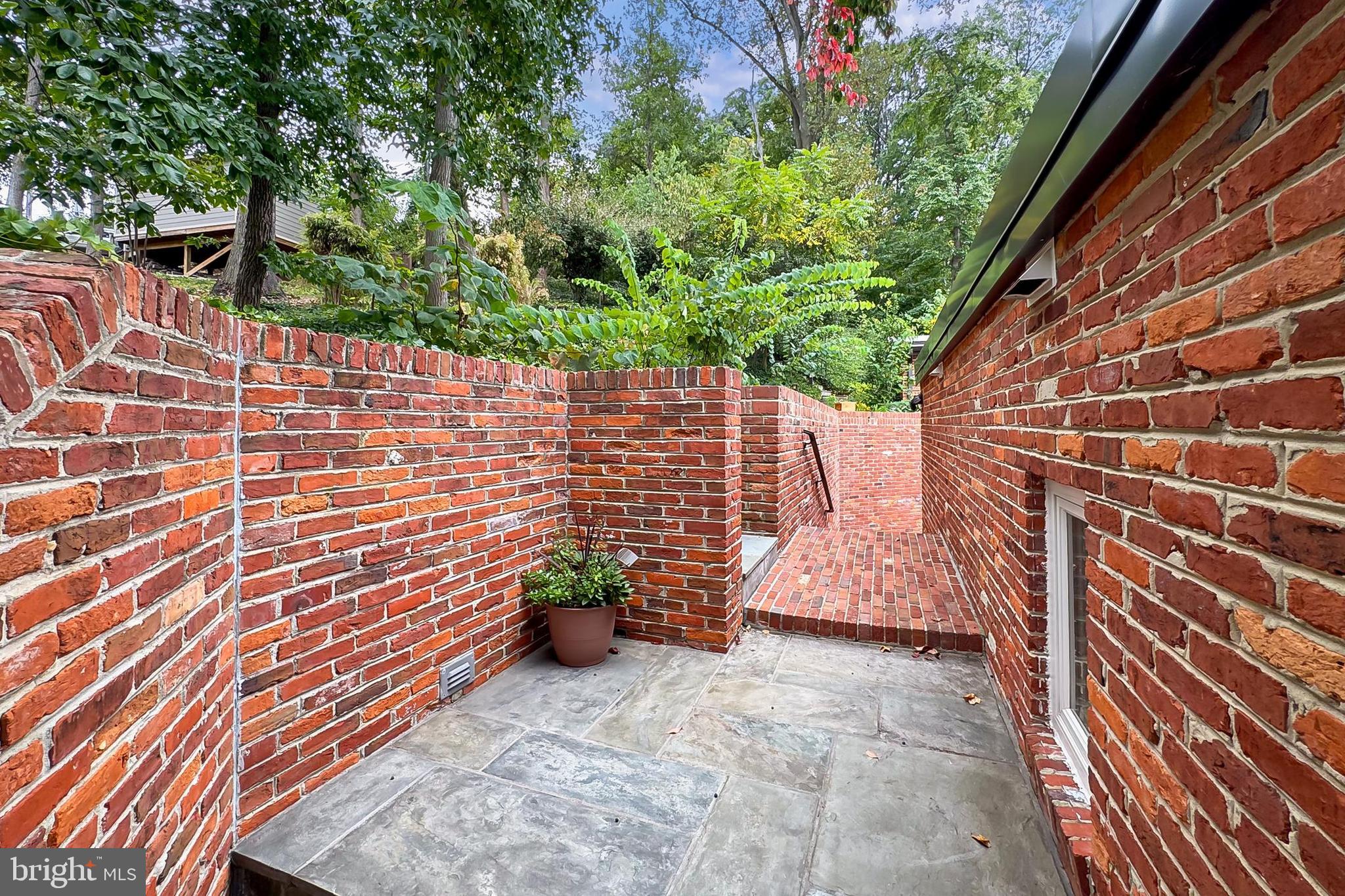 ARLINGTON RIDGE - Residential