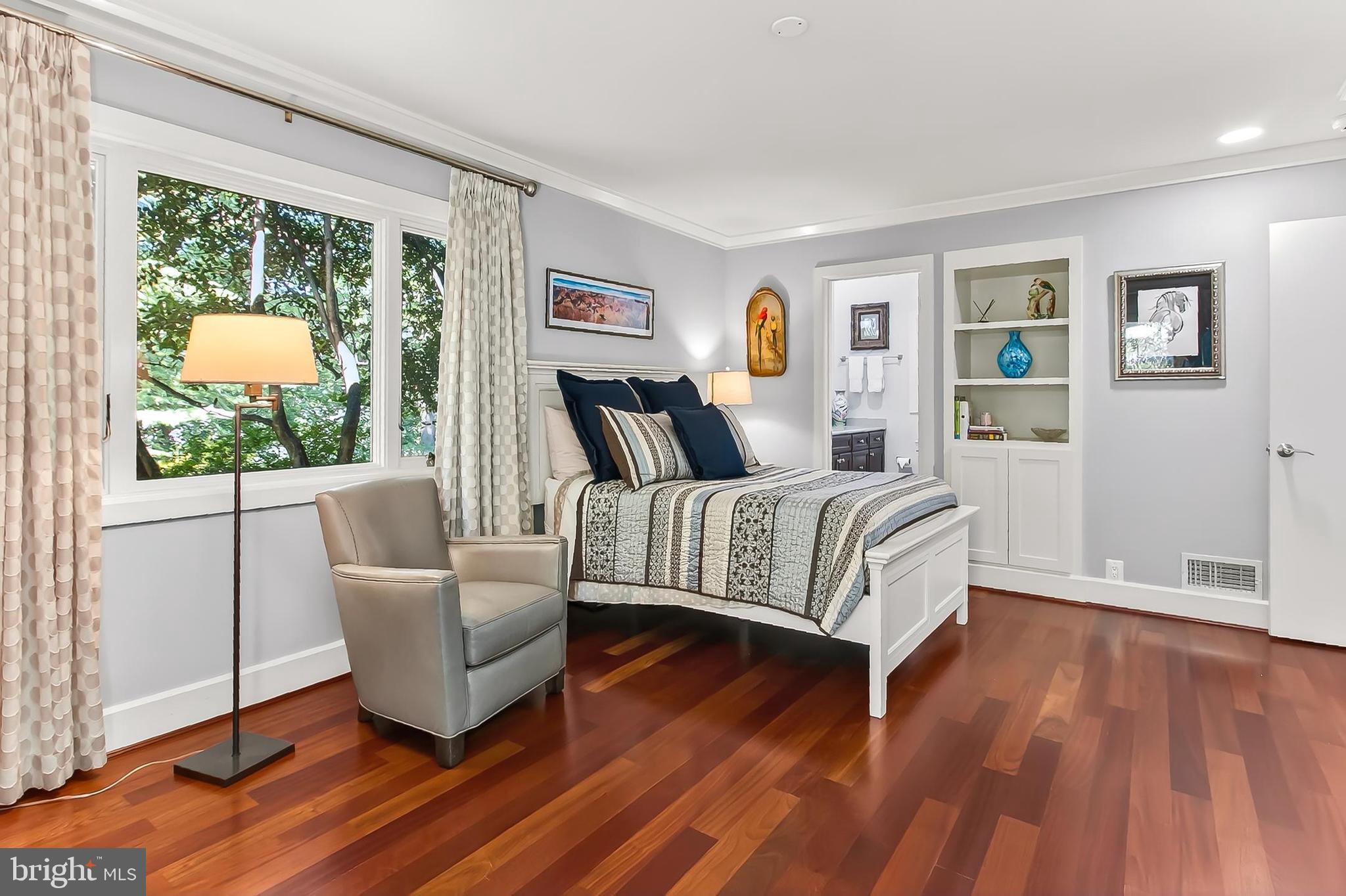 ARLINGTON RIDGE - Residential