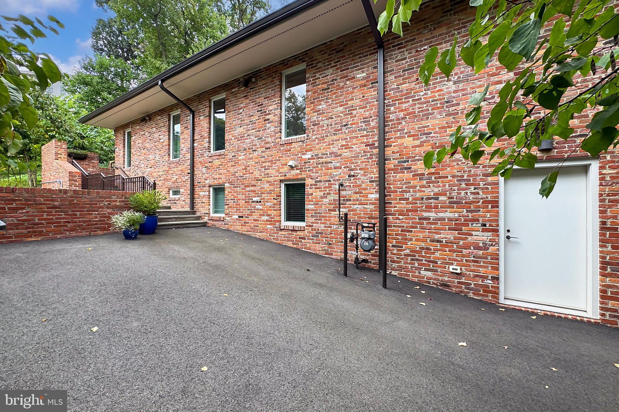 ARLINGTON RIDGE - Residential