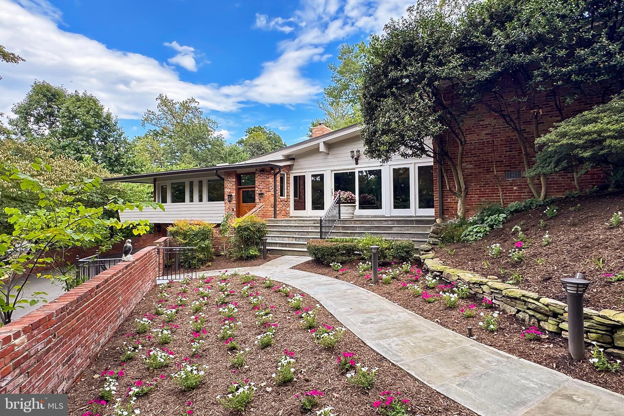 ARLINGTON RIDGE - Residential