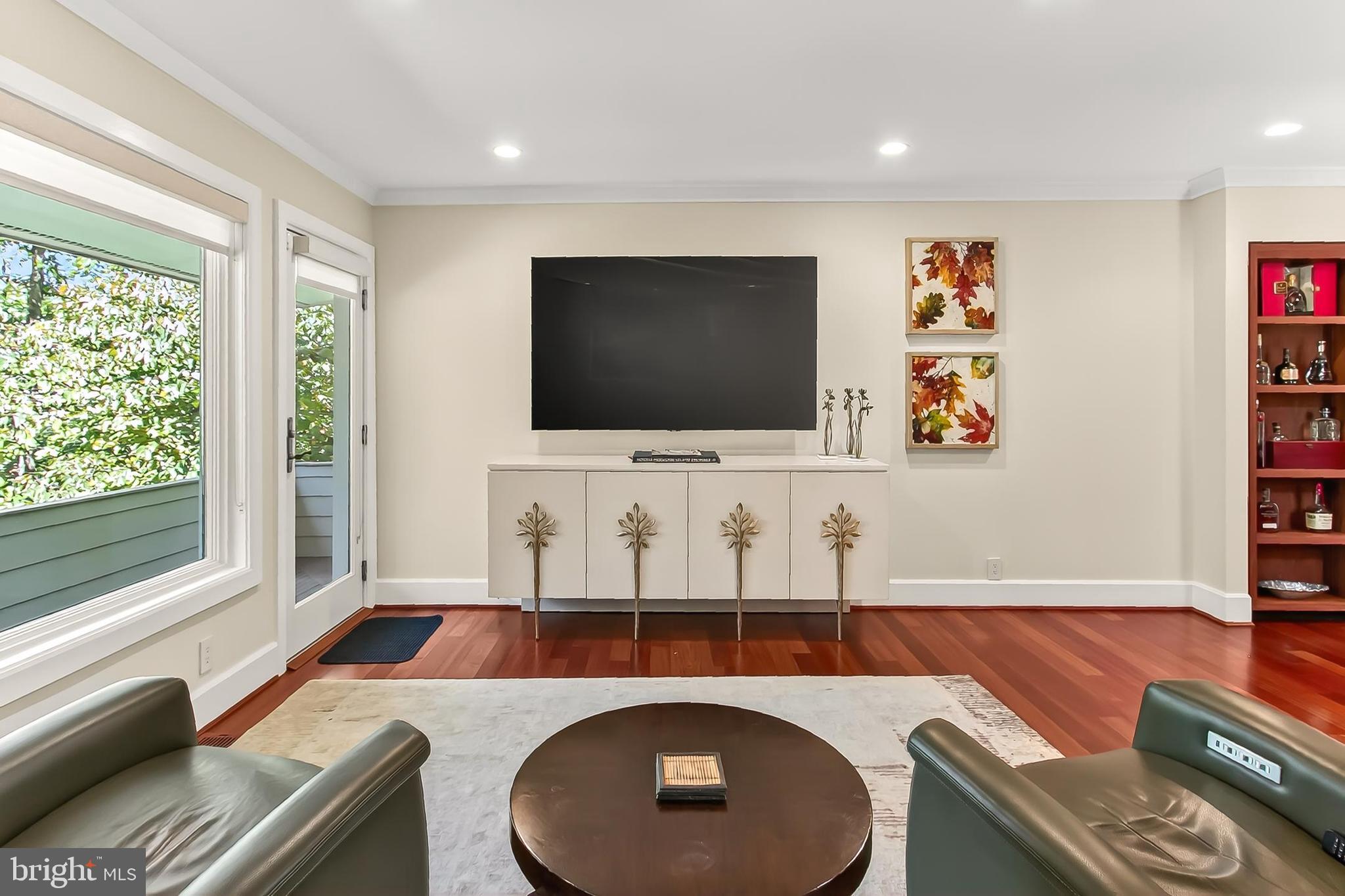 ARLINGTON RIDGE - Residential