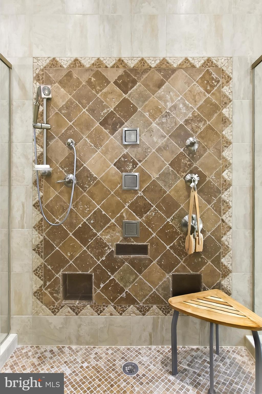 ARLINGTON RIDGE - Residential