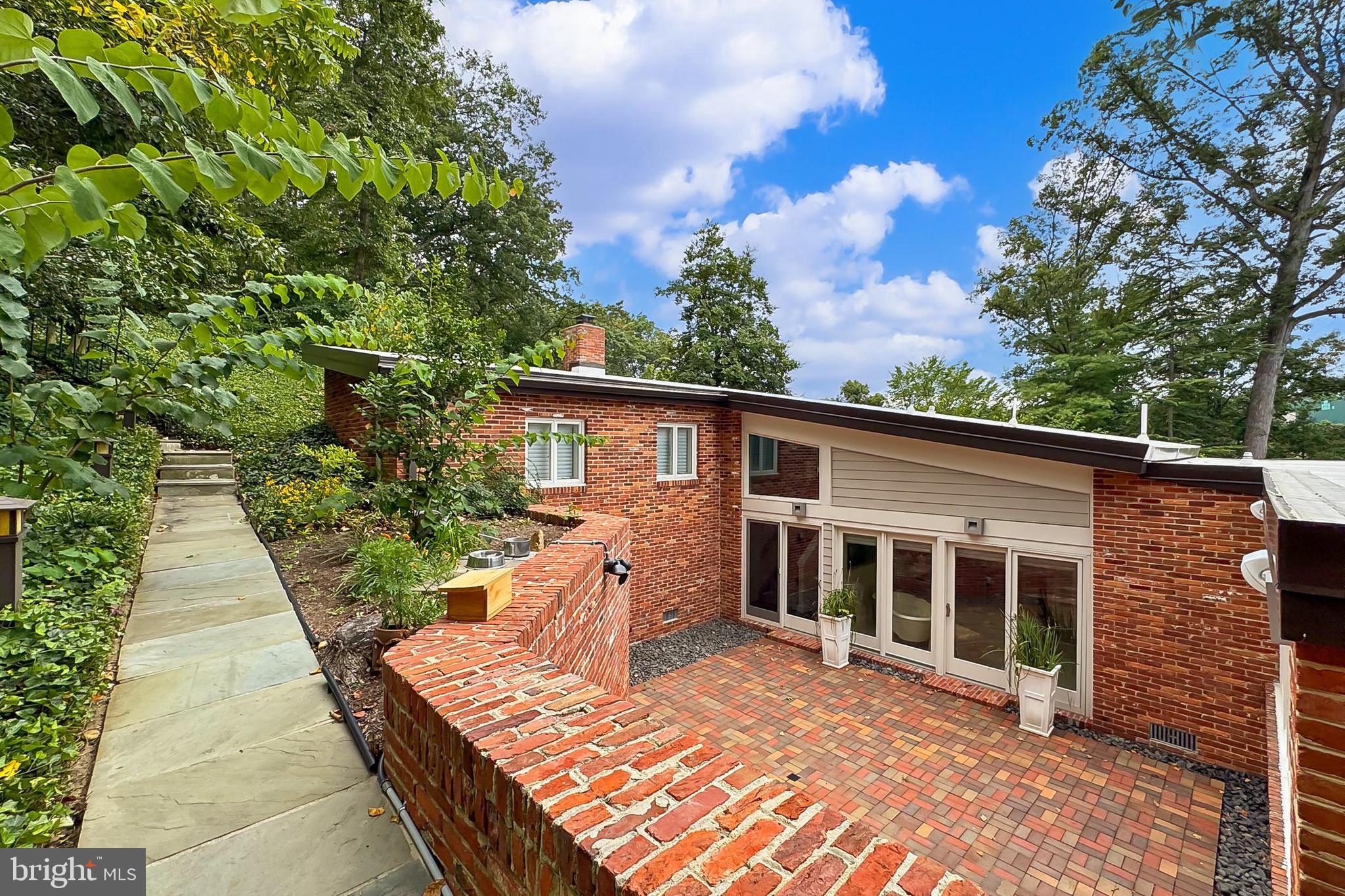 ARLINGTON RIDGE - Residential