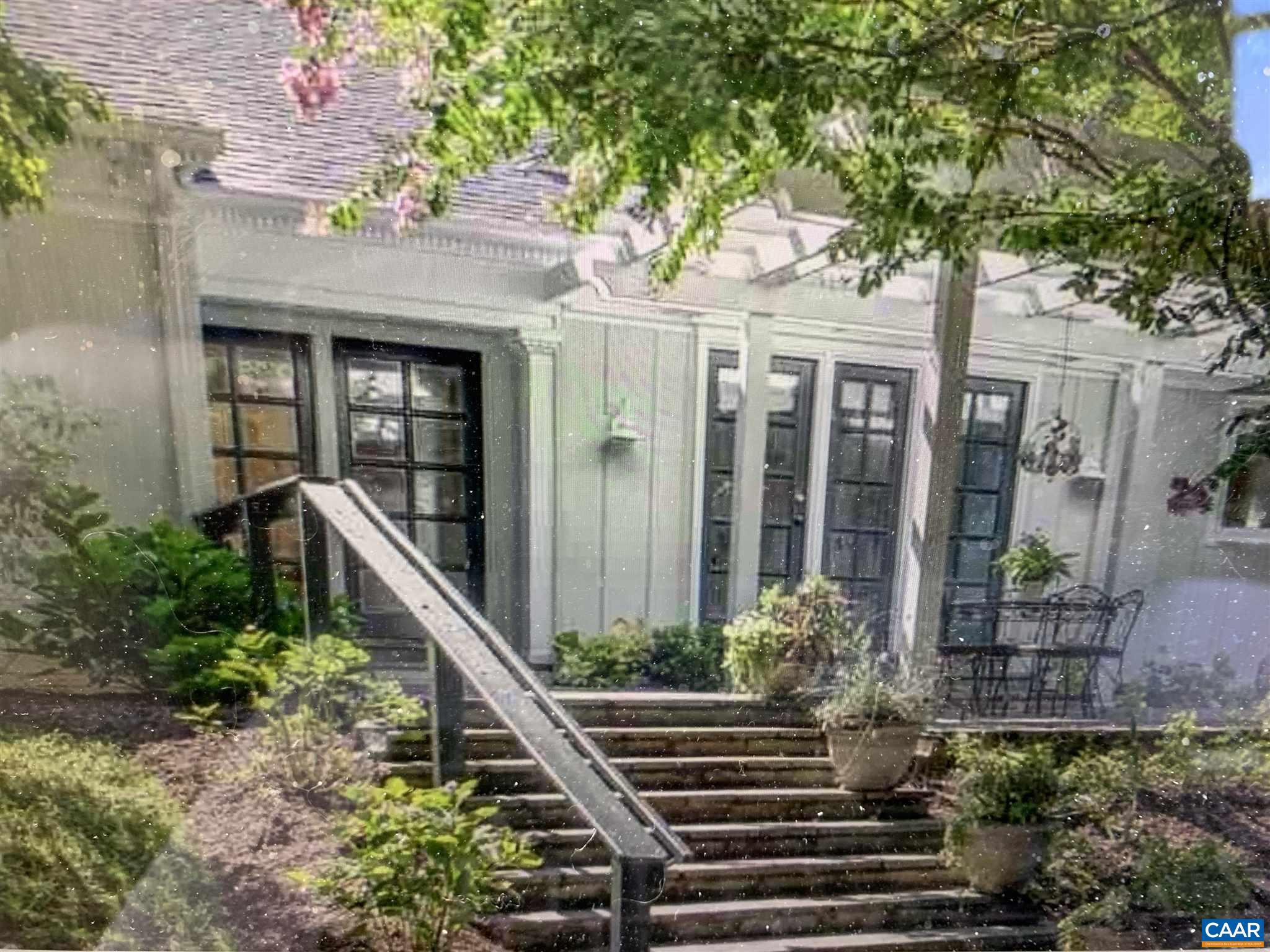 33 CANTERBURY RD