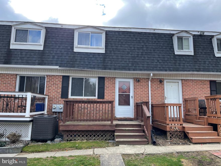 INVESTOR ALERT- ADD THIS CASH FLOWING PROPERTY TO YOUR PORTFOLIO TODAY. THIS HOME FEATURES 2 BEDROOMS, 1 BATH WITH A FINISHED BASEMENT. HOME WAS PREVIOUSLY RENTED AND NEEDS COSMETIC WORK AND UPDATING. HOME IS STRICTLY SOLD AS-IS SELLER WILL MAKE NO REPAIRS. HOME IS PRICED BASED ON IT'S CURRENT CONDITION.