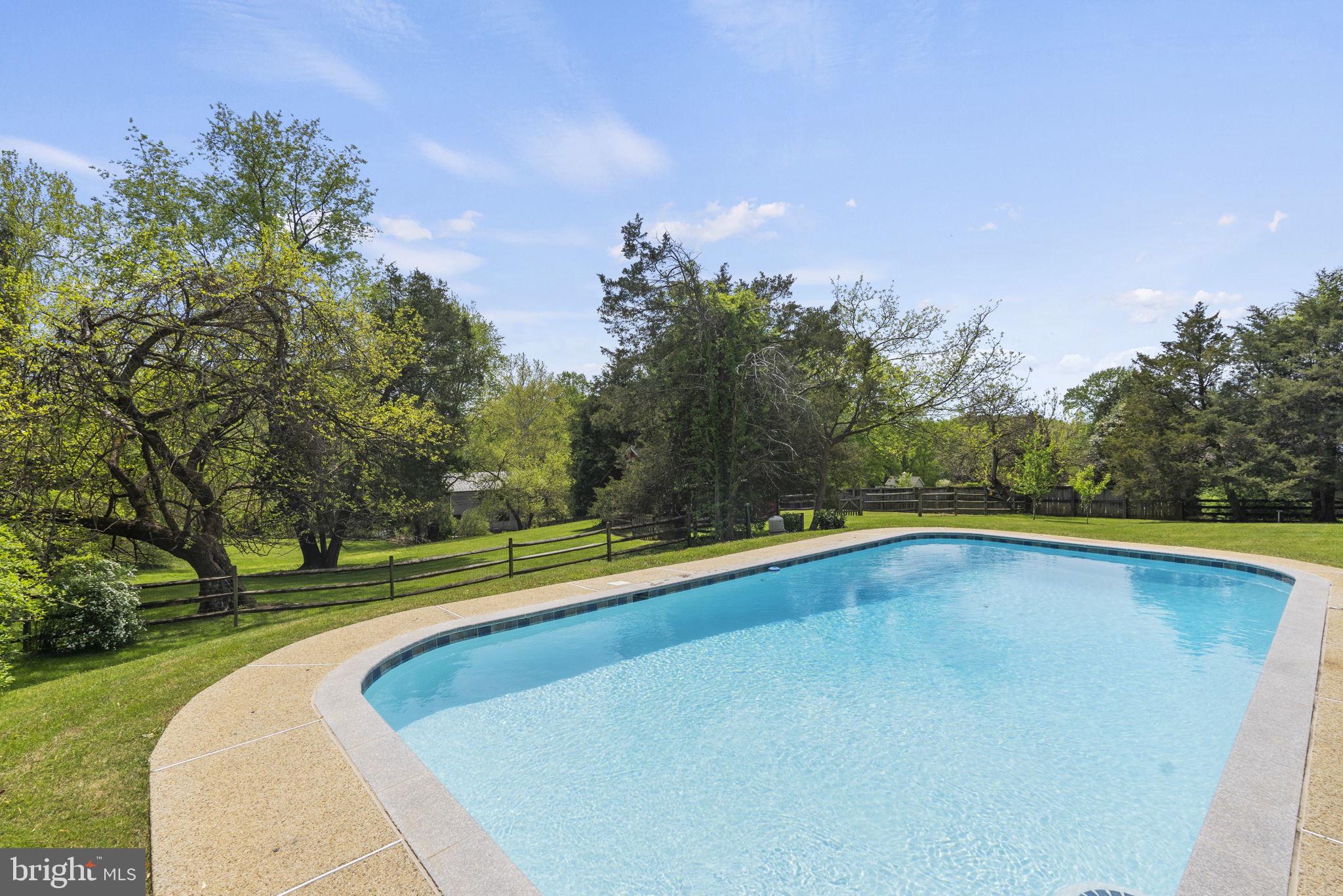 NORTH POTOMAC - Residential