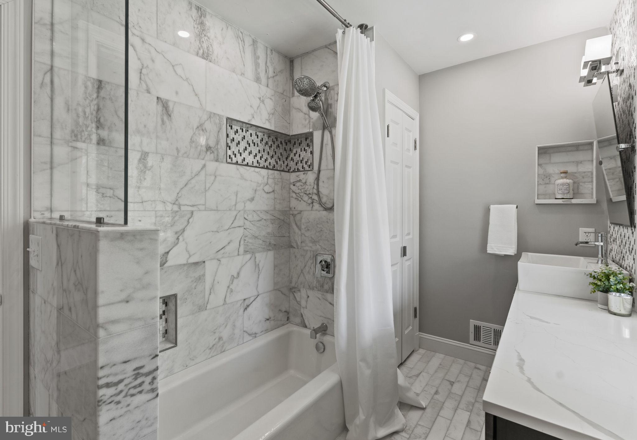 NORTH POTOMAC - Residential