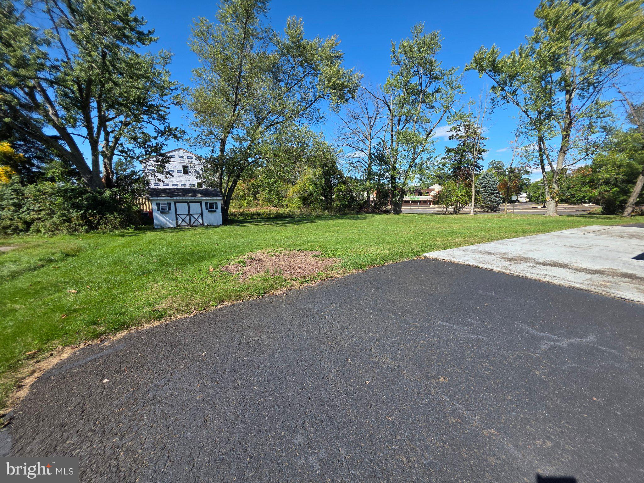 513 W BUTLER AVENUE