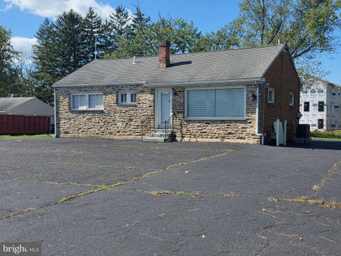 Photo of 513 W Butler Avenue, CHALFONT, PA 18914 (MLS # PABU2132912)