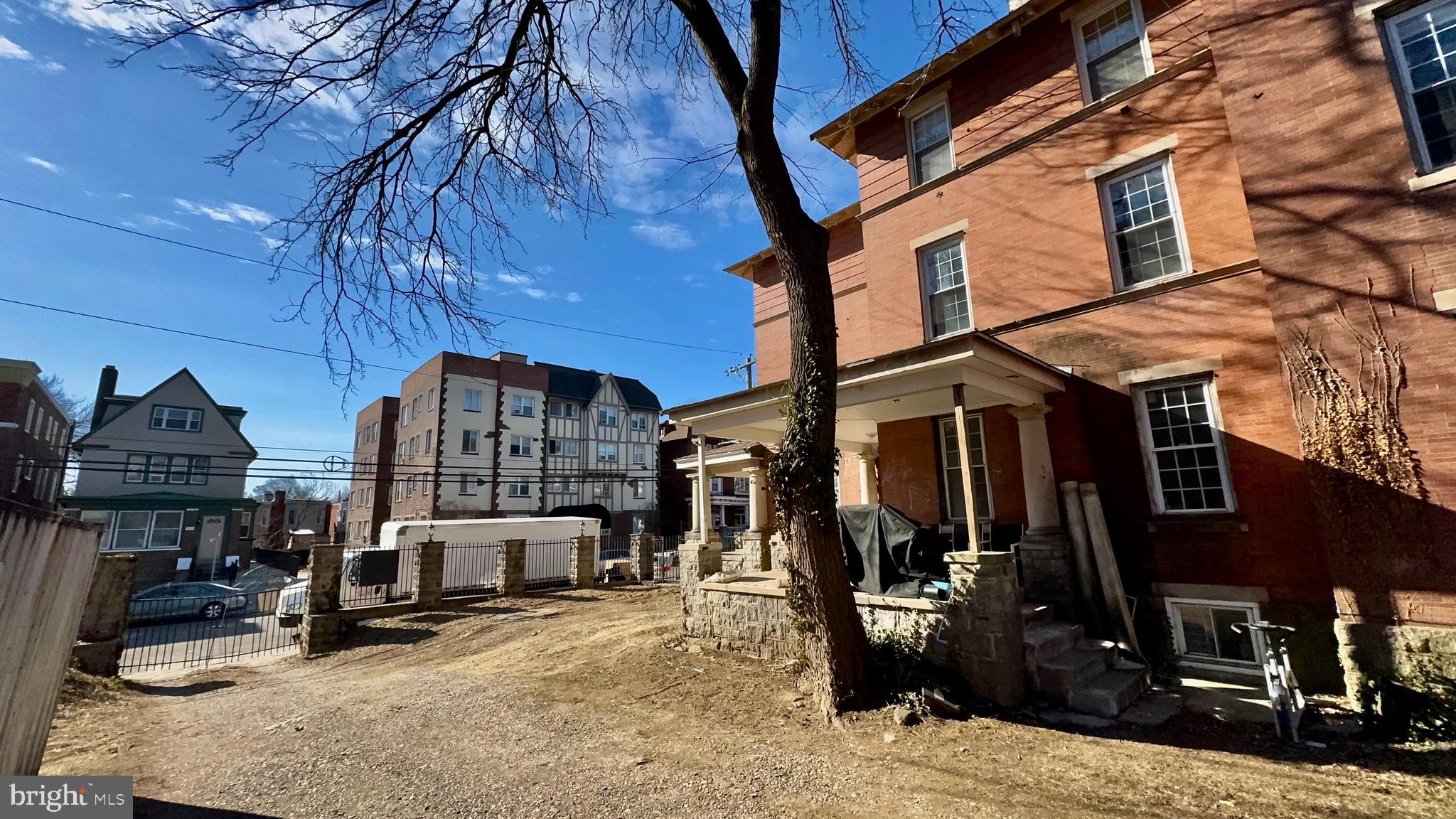 UNIVERSITY CITY - Residential Income