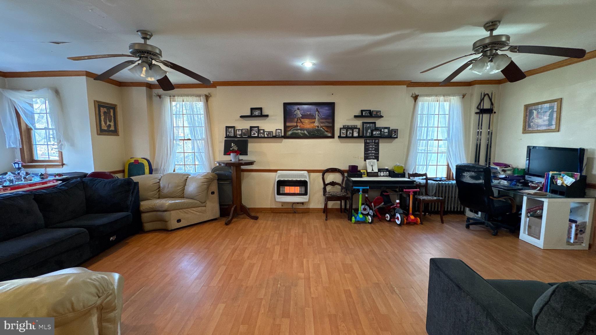 UNIVERSITY CITY - Residential Income