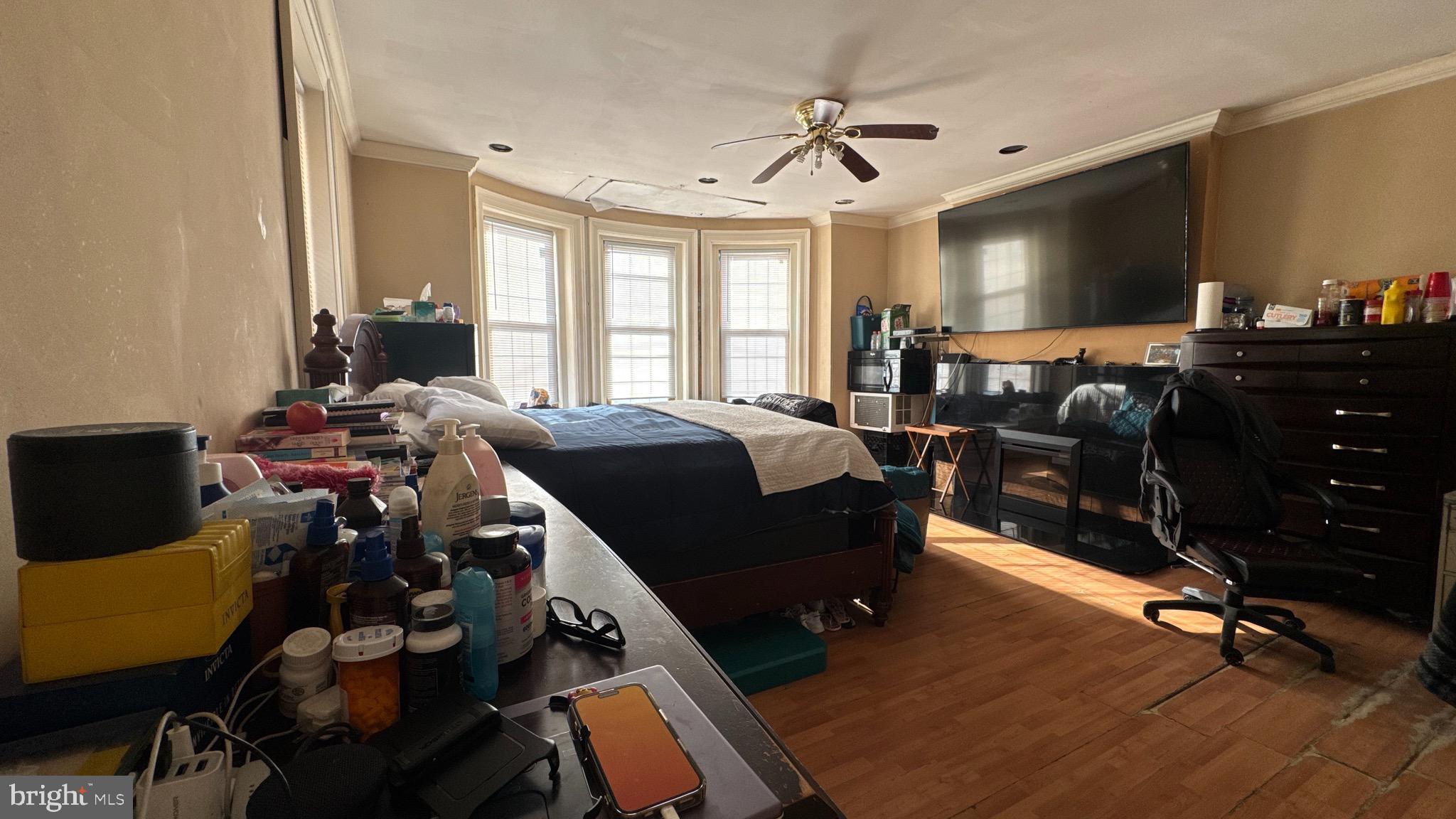 UNIVERSITY CITY - Residential Income