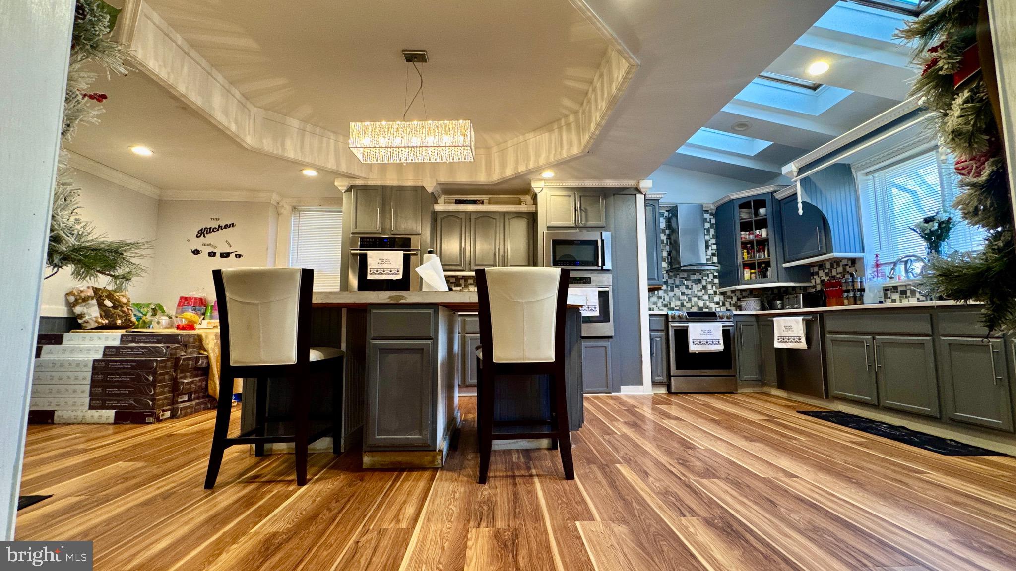 UNIVERSITY CITY - Residential Income