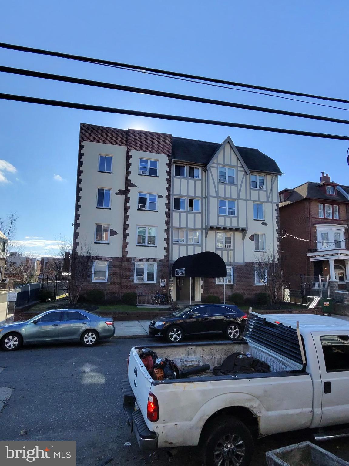 UNIVERSITY CITY - Residential Income